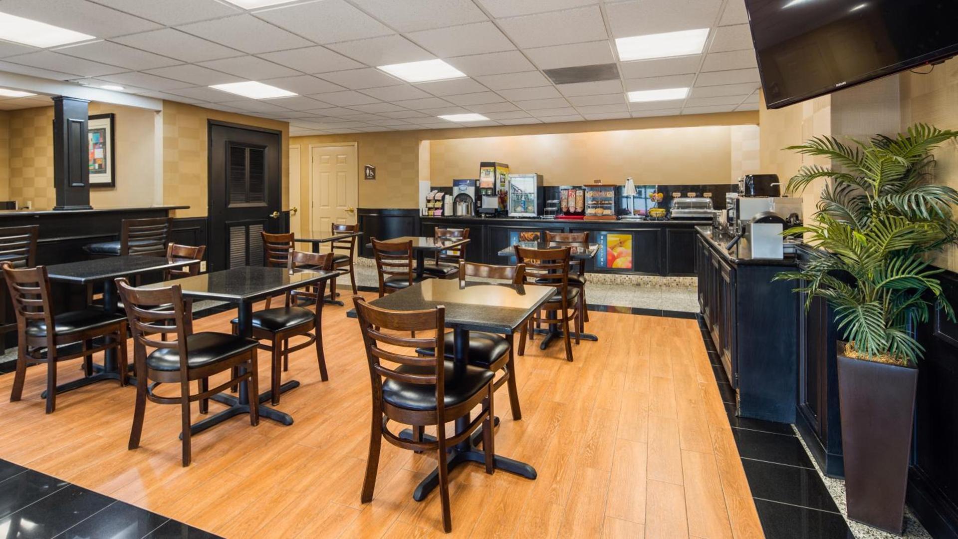 Best Western Plus Northwest Inn & Suites photo 12