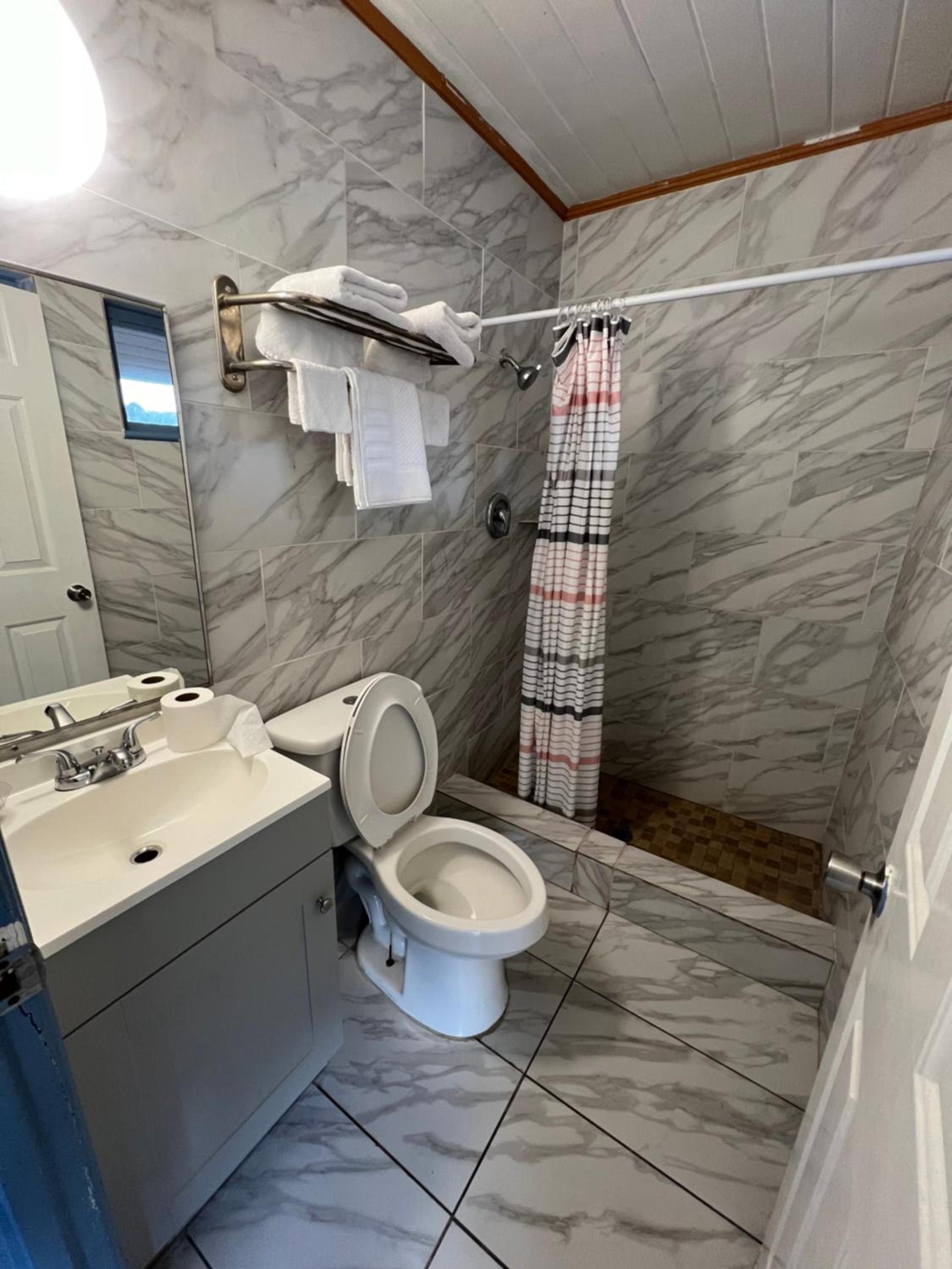Budget Inn photo 9