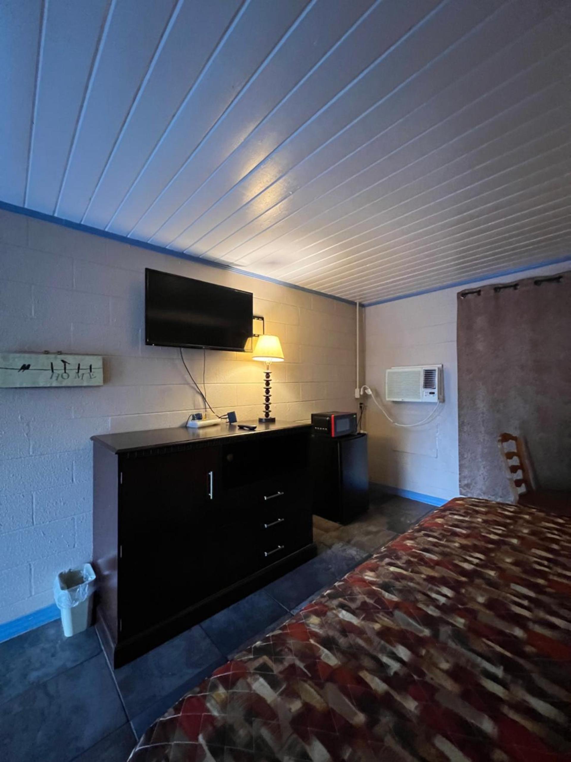 Budget Inn photo 11