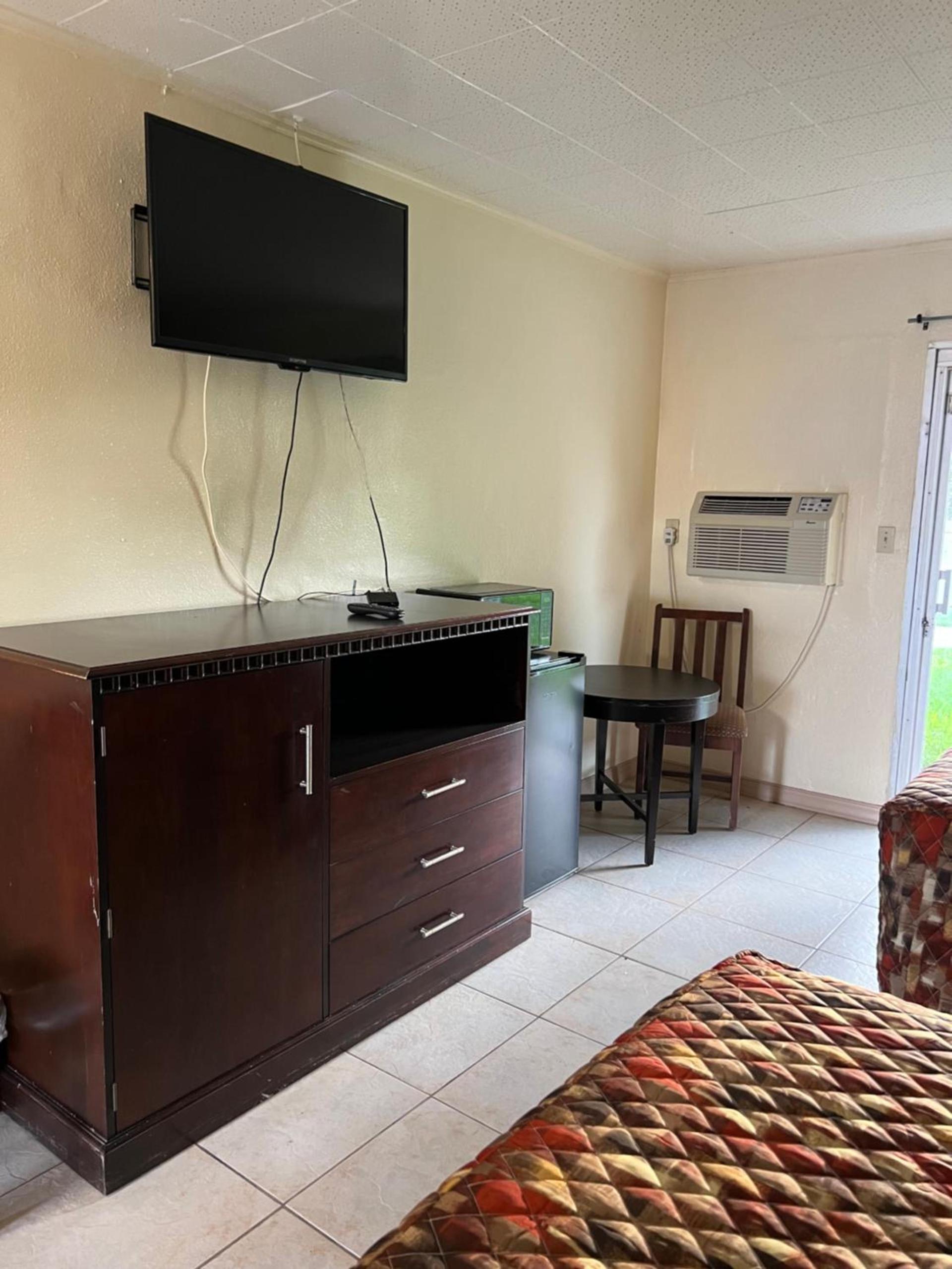 Budget Inn photo 2