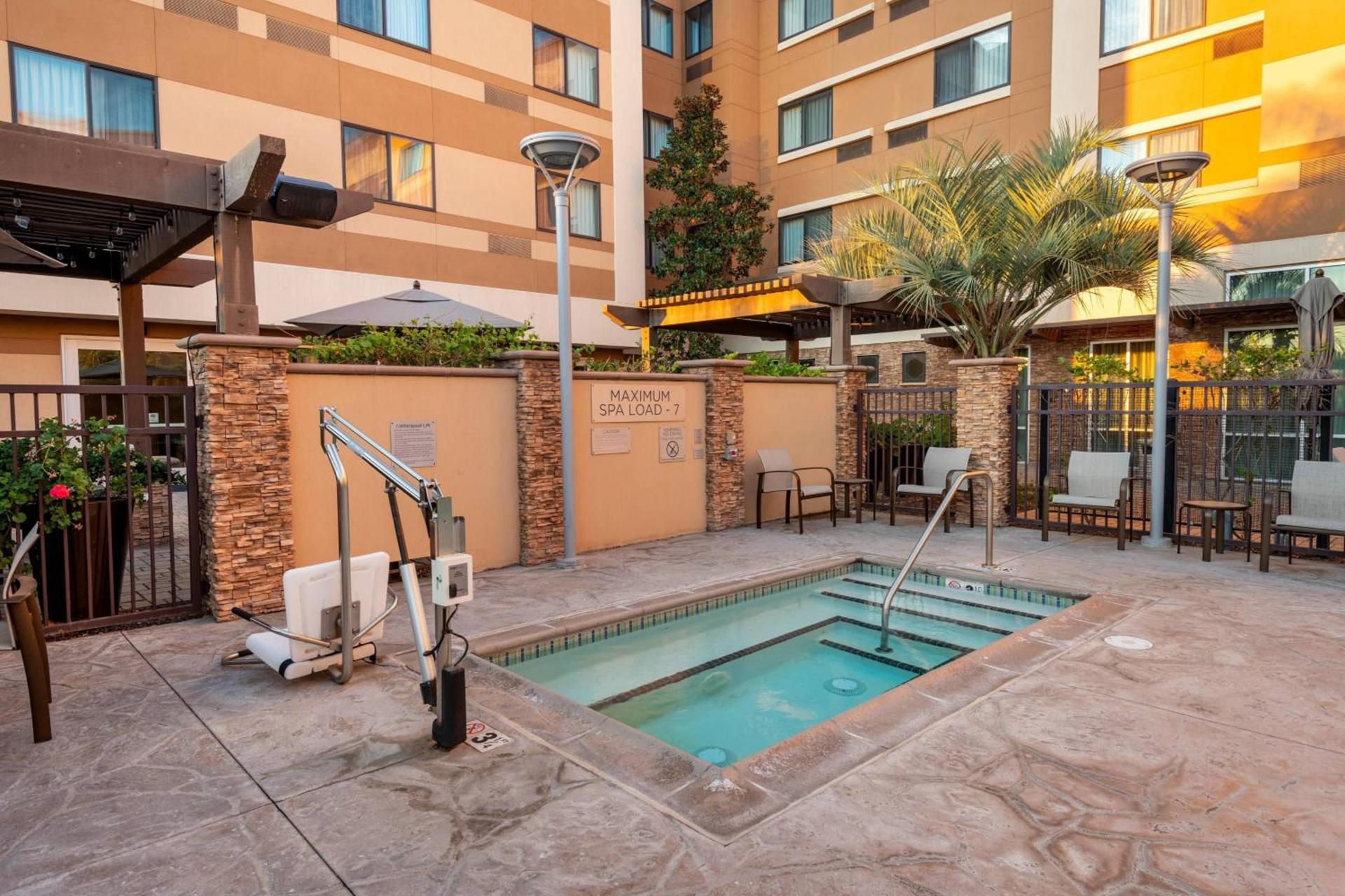 Courtyard by Marriott San Diego Oceanside photo 18