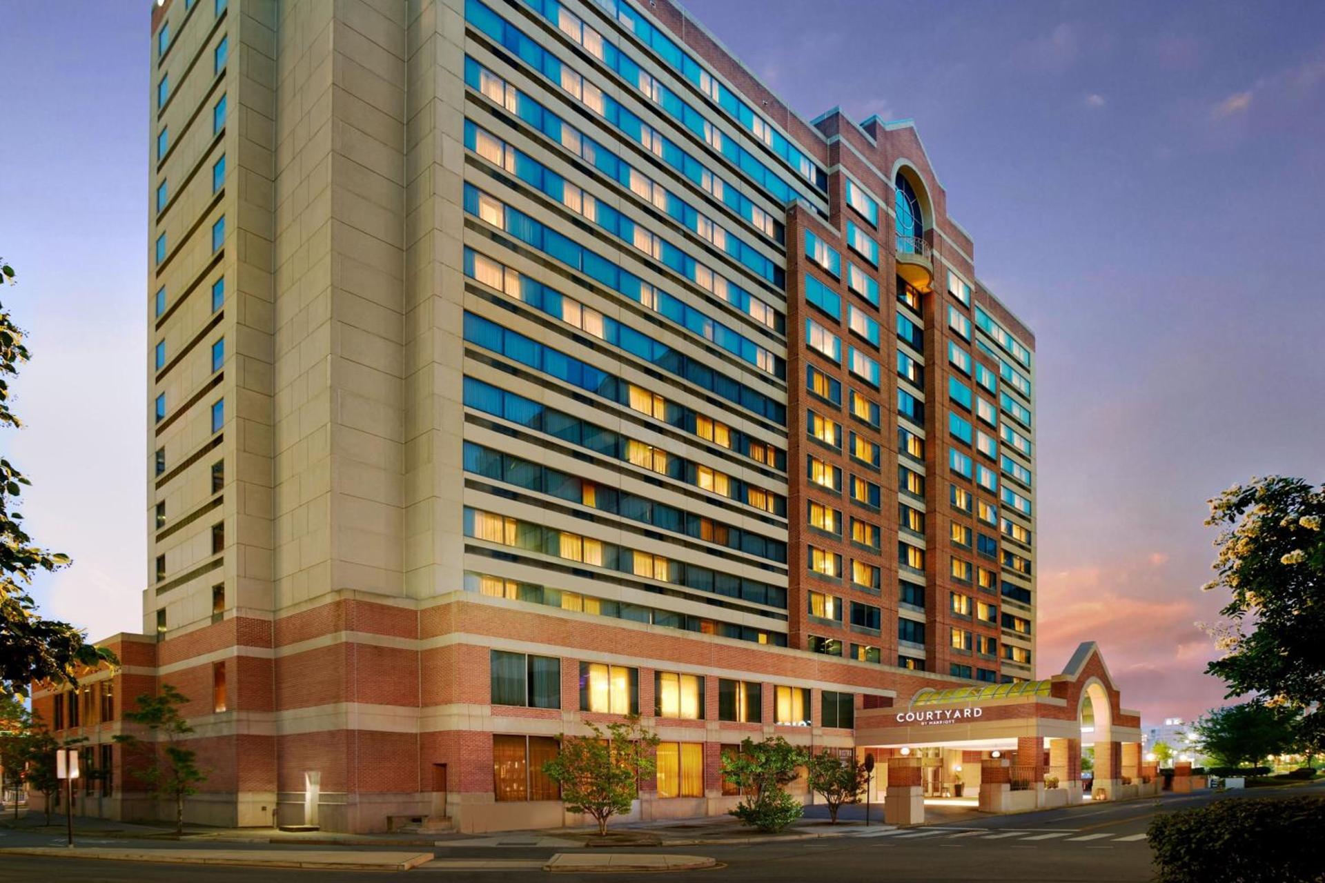 Courtyard Arlington Crystal City/Reagan National Airport — hotel in Arlington