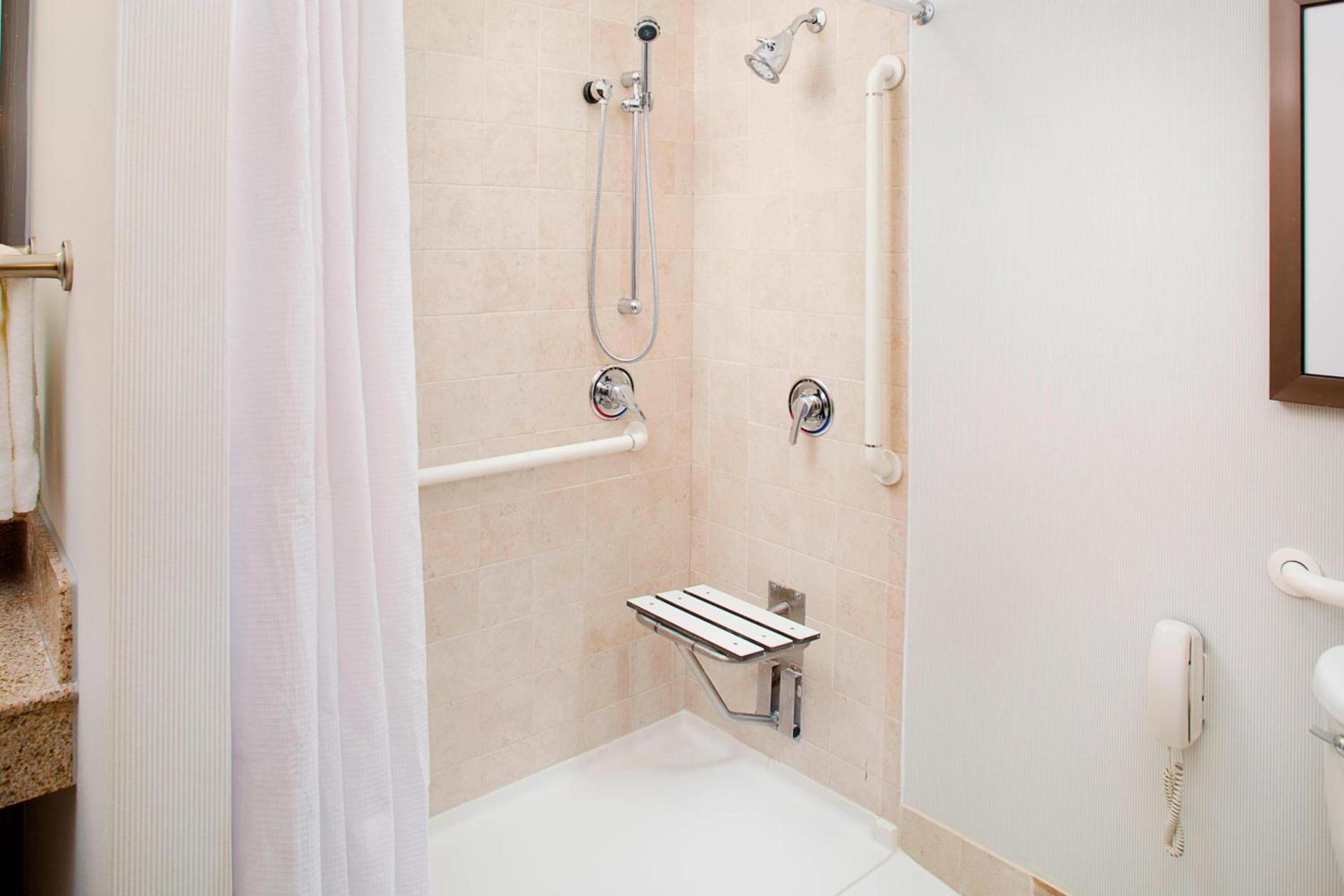 Courtyard by Marriott Roanoke Airport photo 8