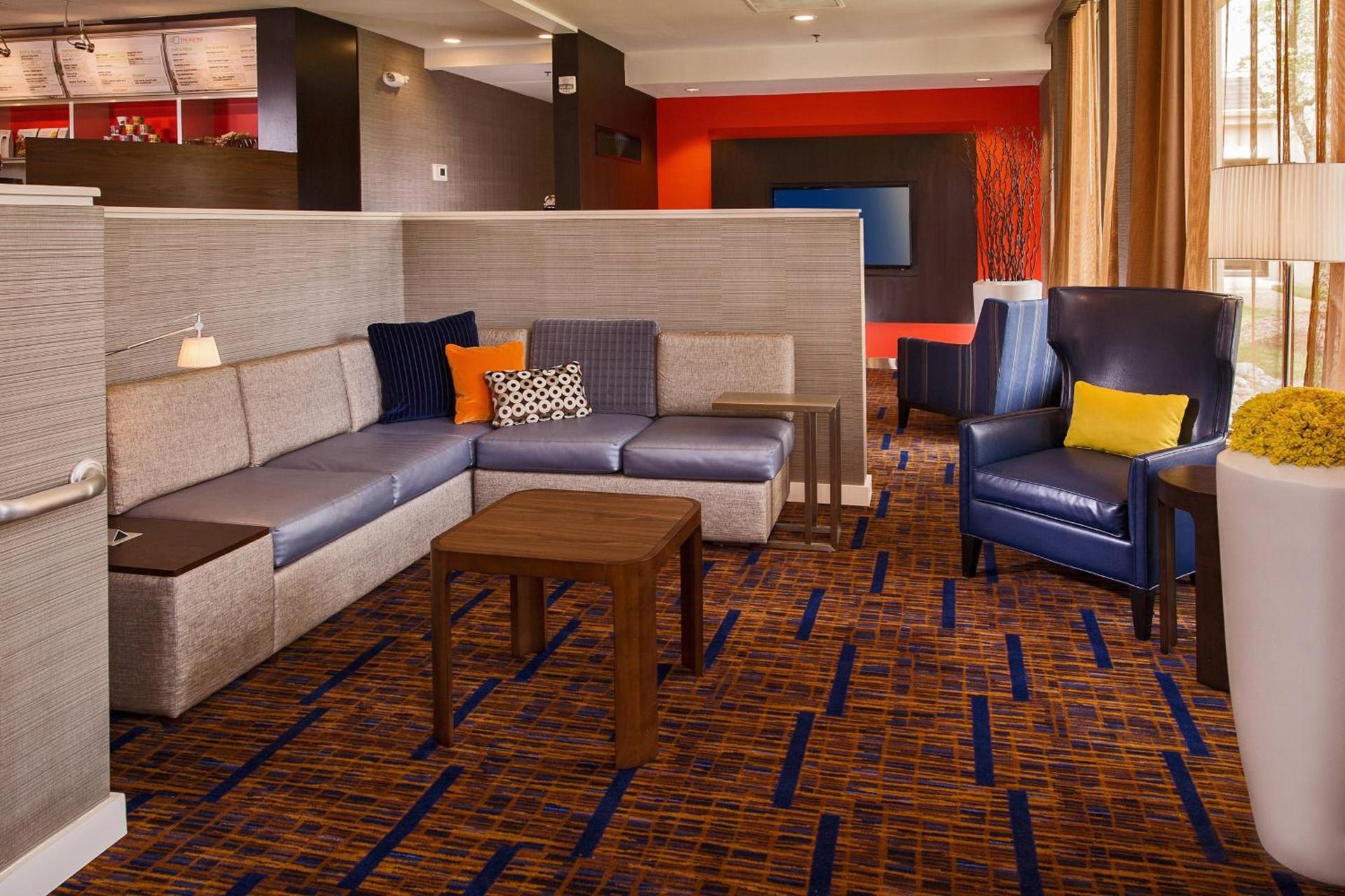Courtyard by Marriott Richmond West photo 4