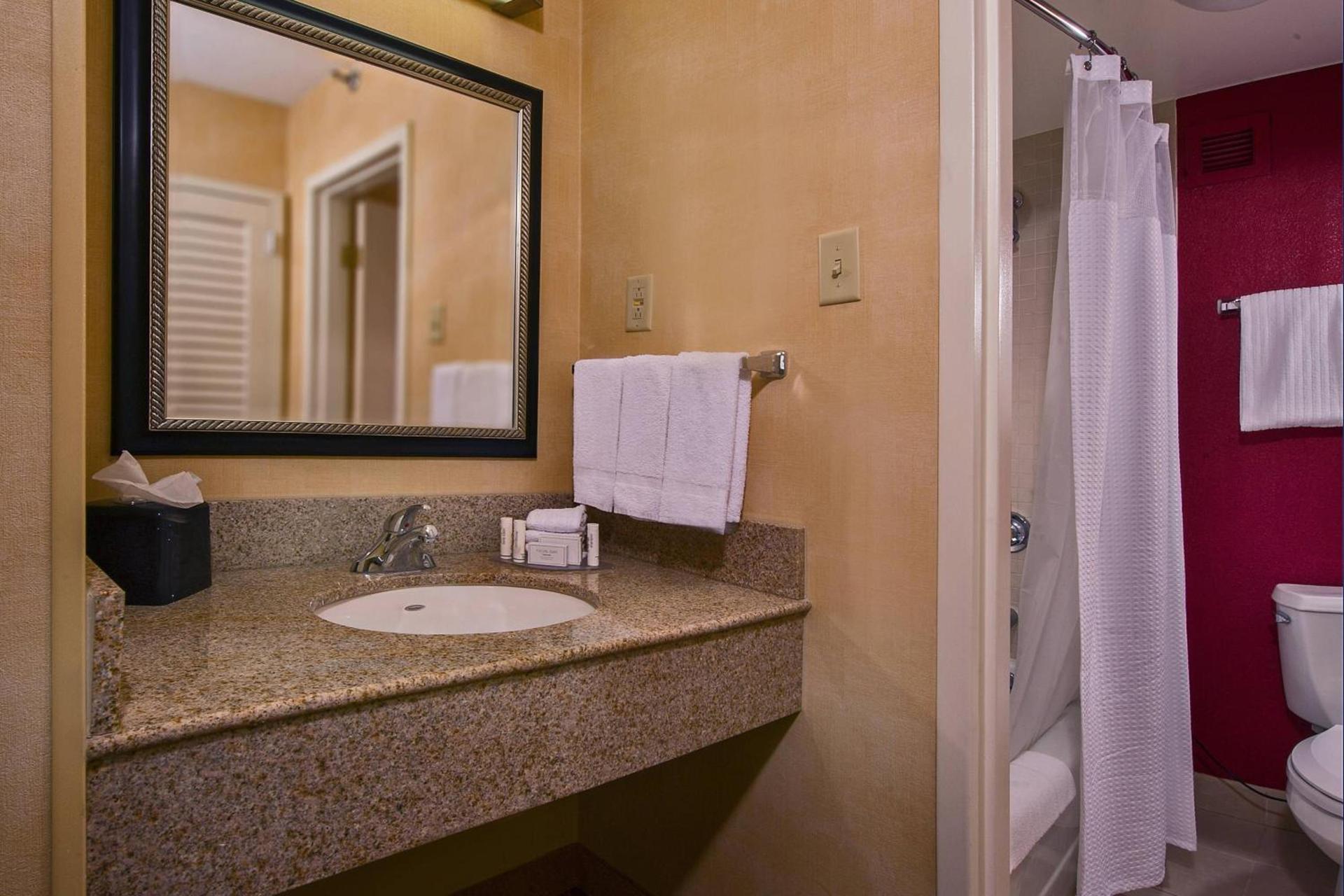 Courtyard by Marriott Richmond West photo 8
