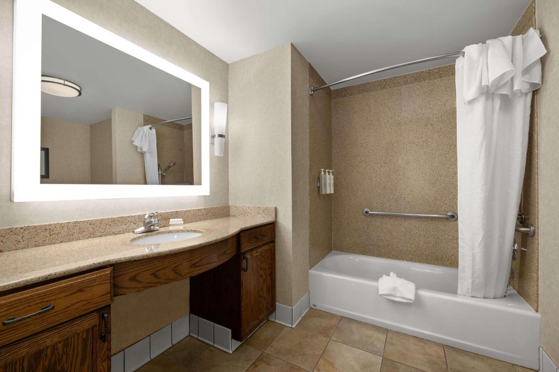 Homewood Suites Bakersfield photo 23