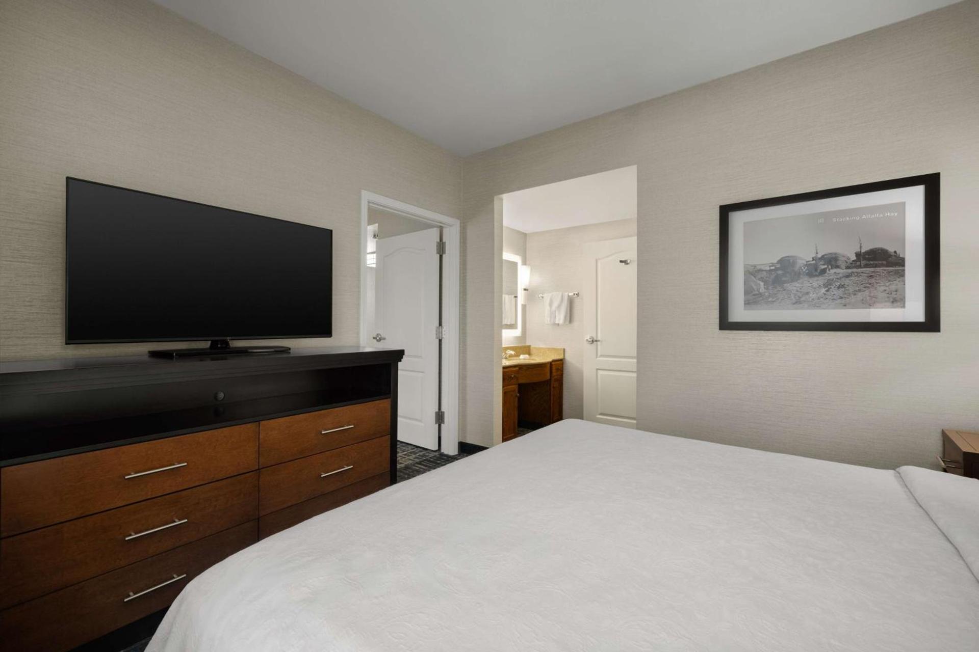 Homewood Suites Bakersfield photo 26