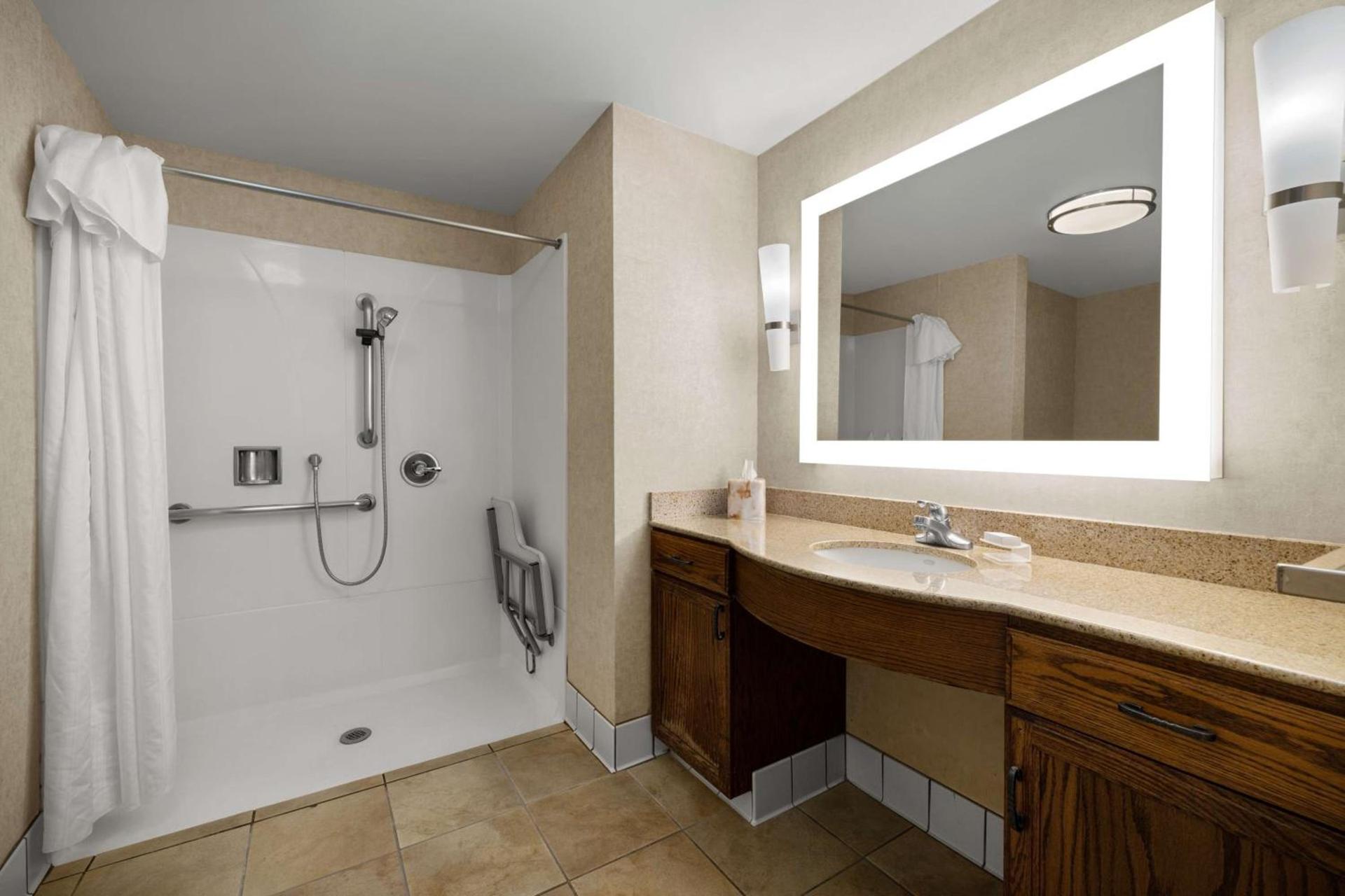 Homewood Suites Bakersfield photo 31