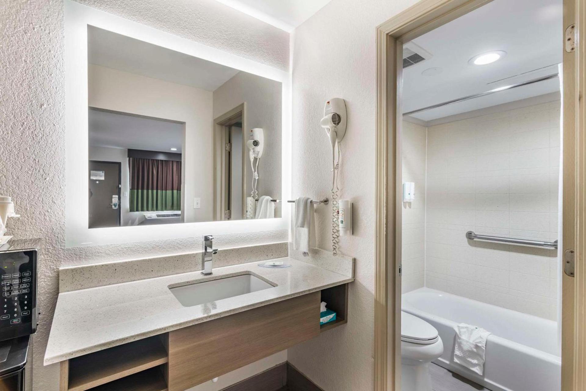 Quality Inn & Suites Athens University Area photo 11