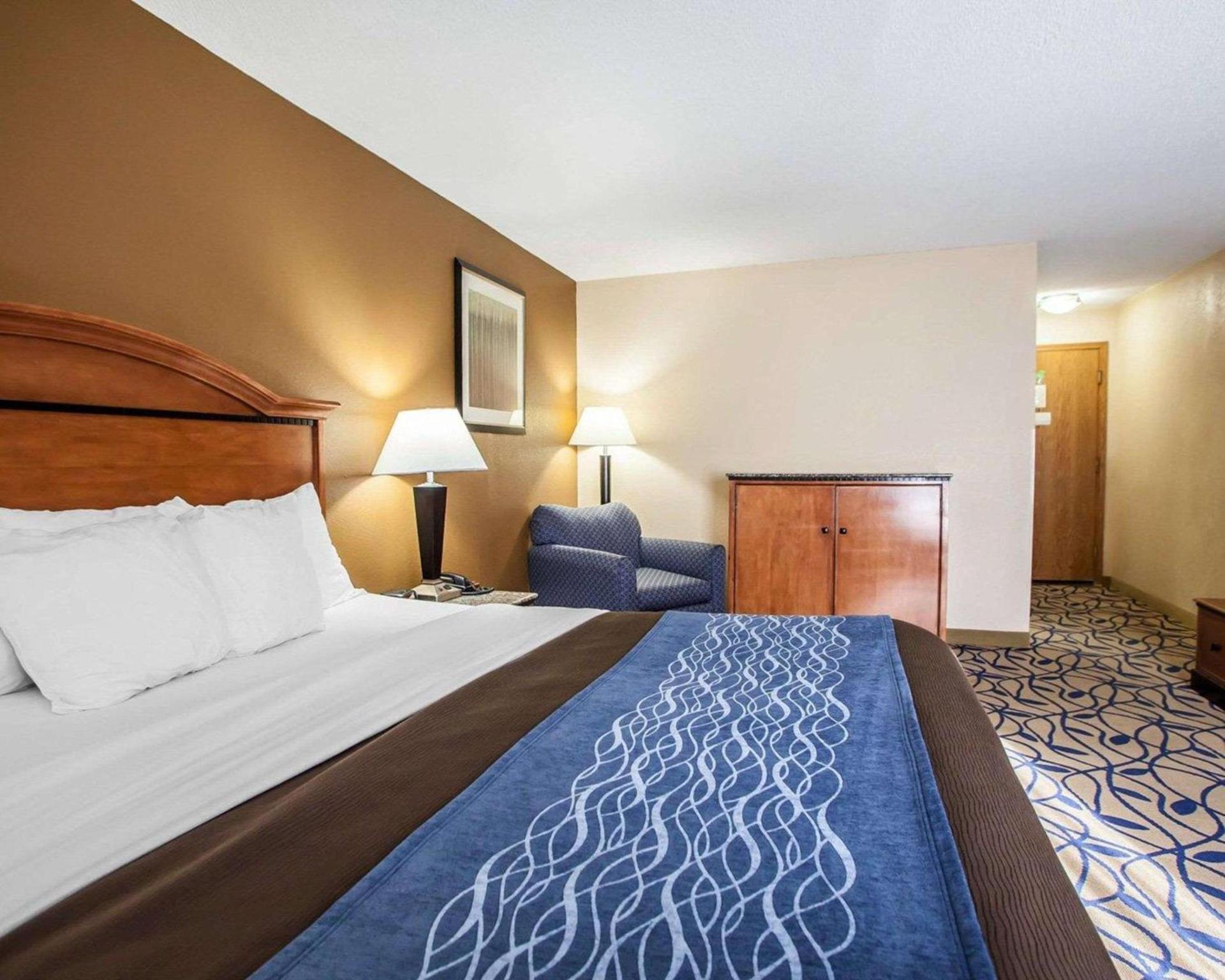 Comfort Inn Bourbonnais near I-57 photo 11