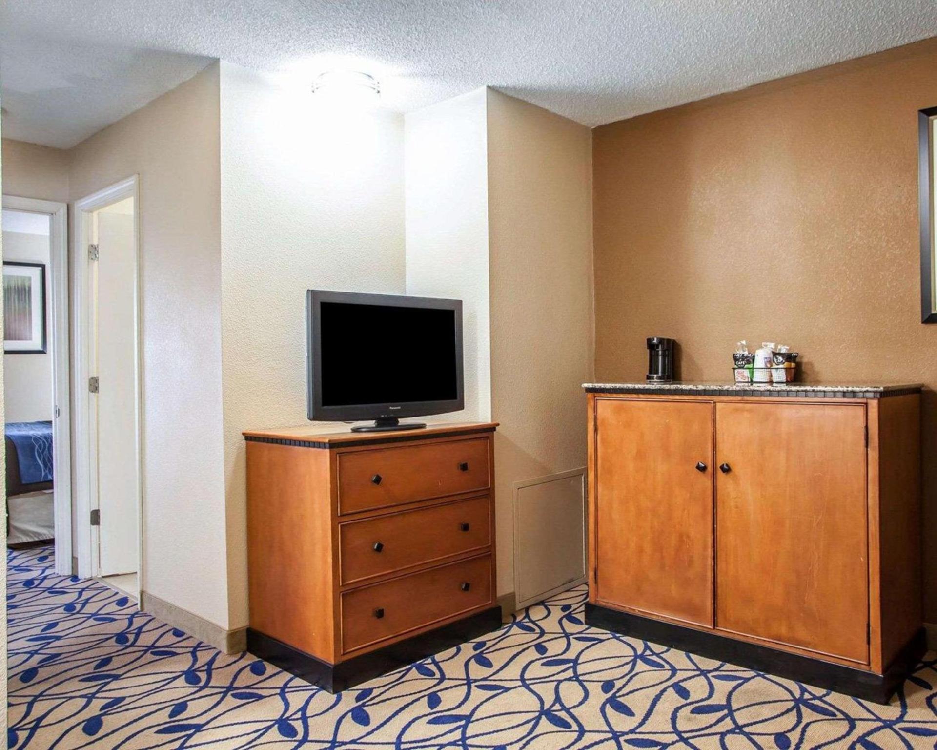 Comfort Inn Bourbonnais near I-57 photo 25