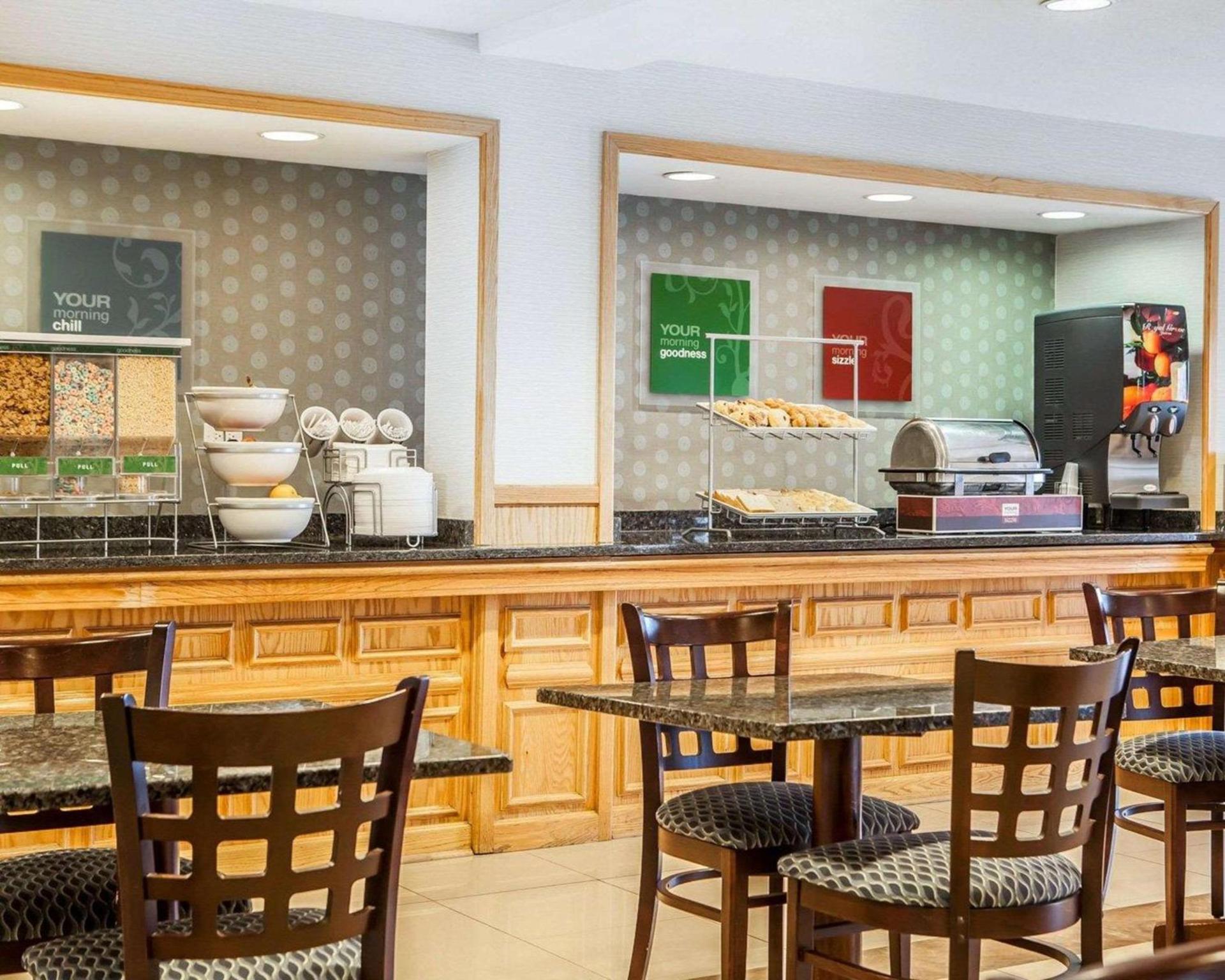Comfort Inn Bourbonnais near I-57 photo 34