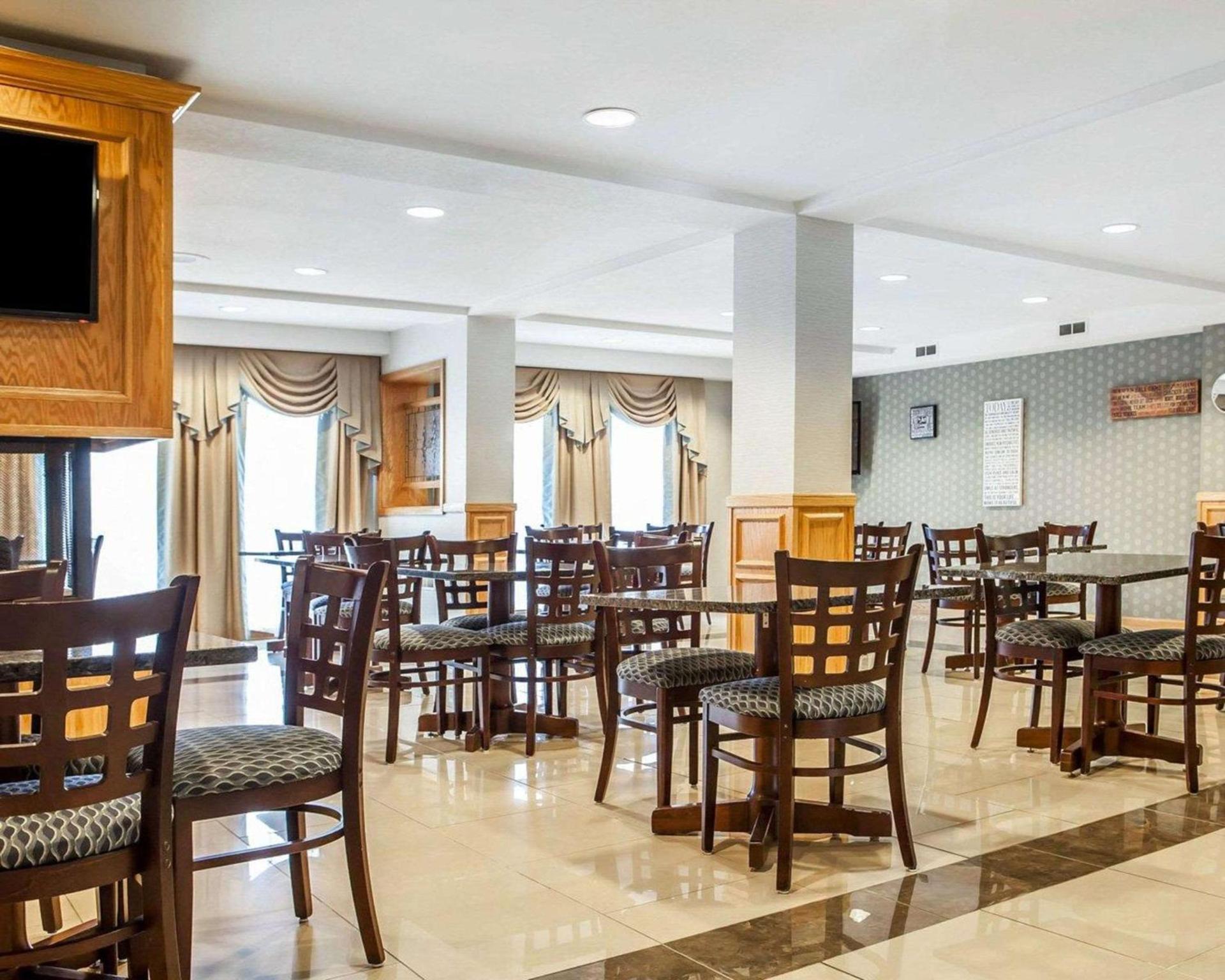 Comfort Inn Bourbonnais near I-57 photo 36