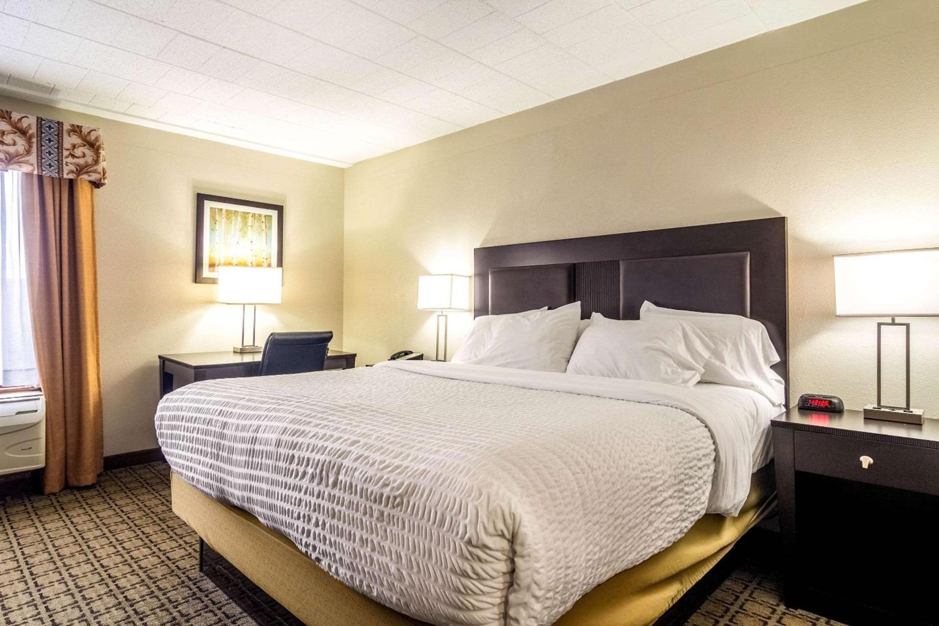 Clarion Inn Cranberry Township photo 10