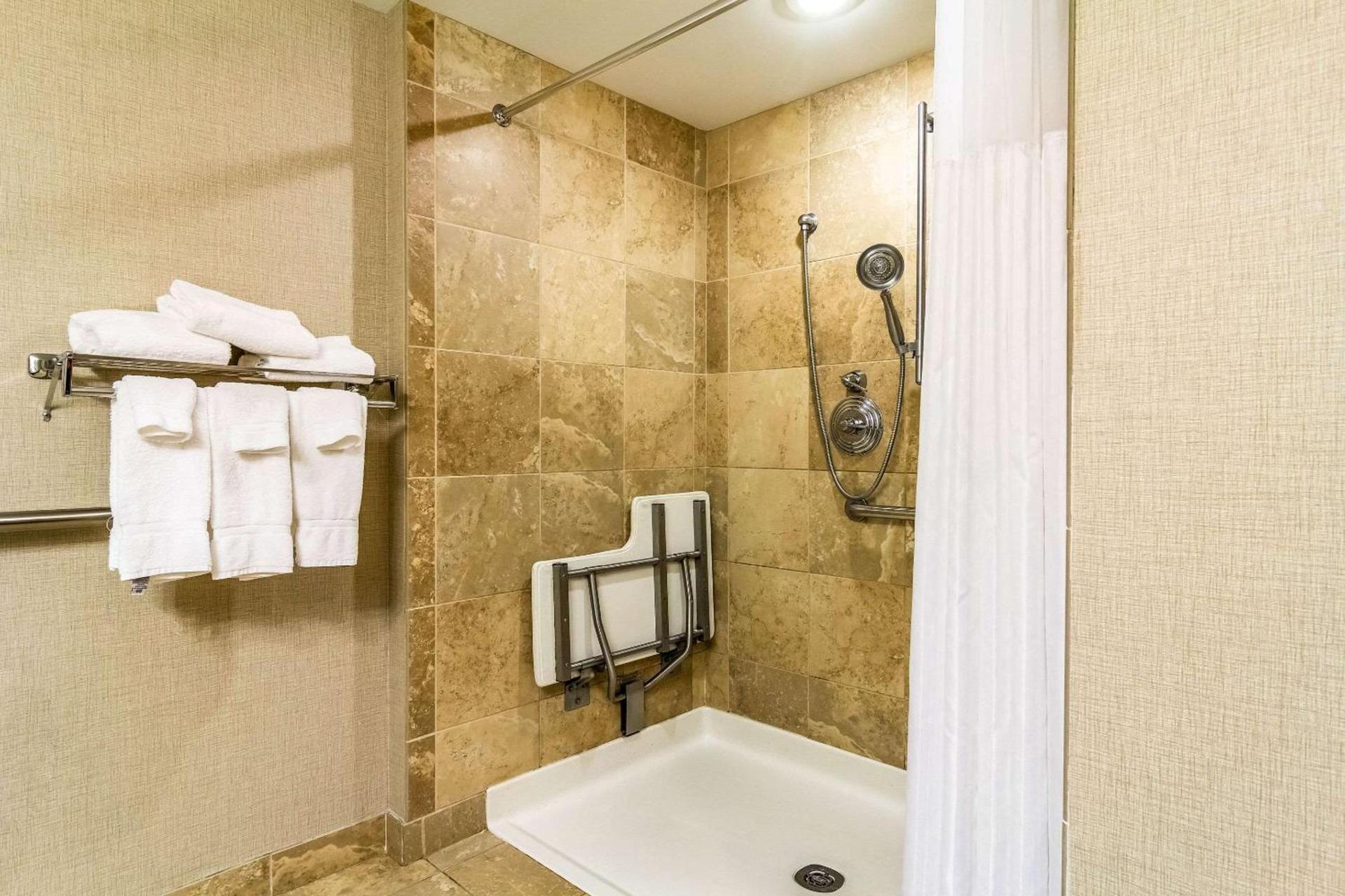 Clarion Inn Cranberry Township photo 13