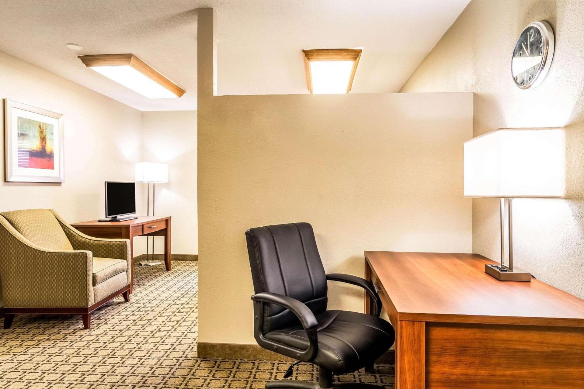 Clarion Inn Cranberry Township photo 21