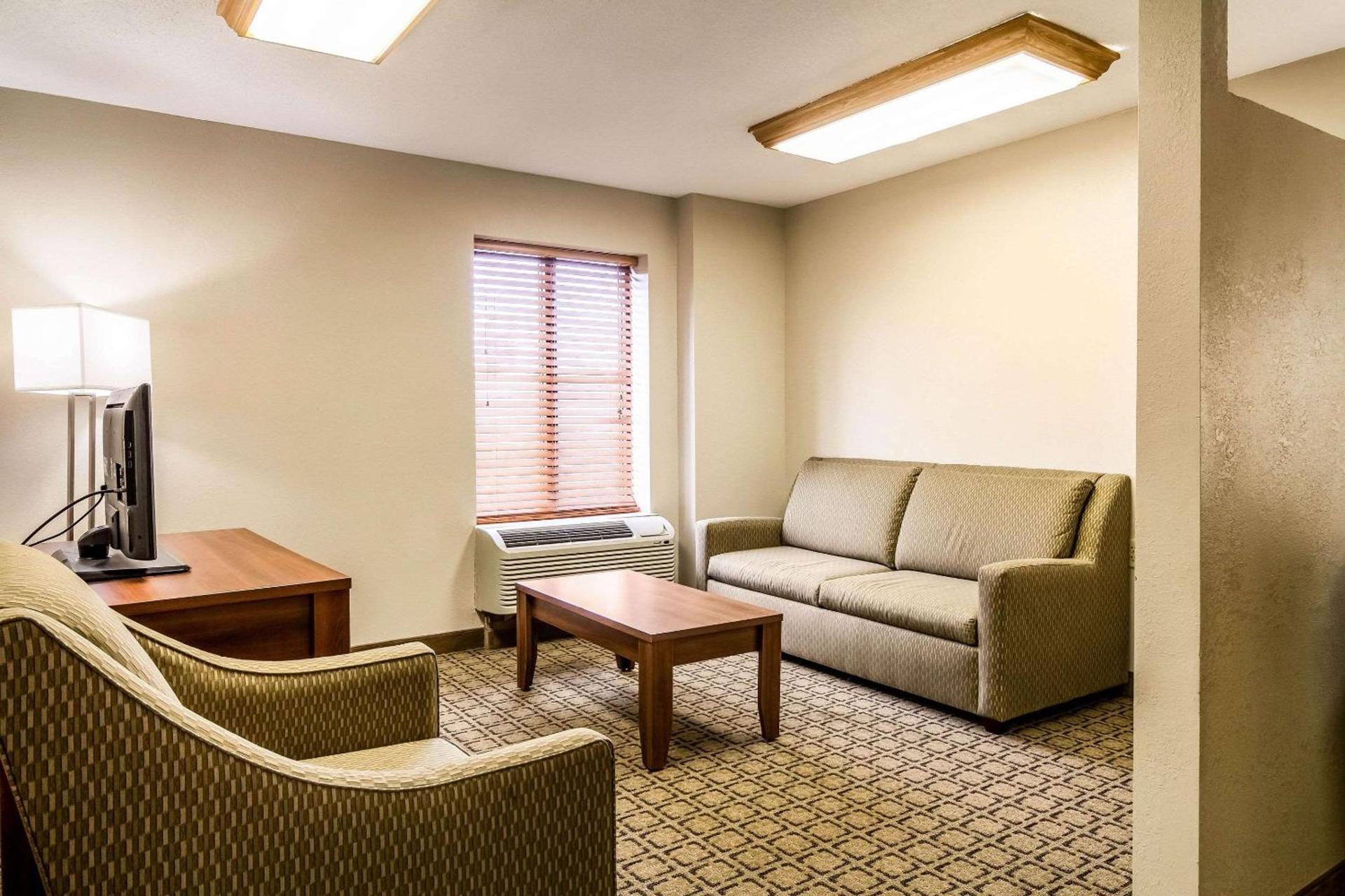 Clarion Inn Cranberry Township photo 22