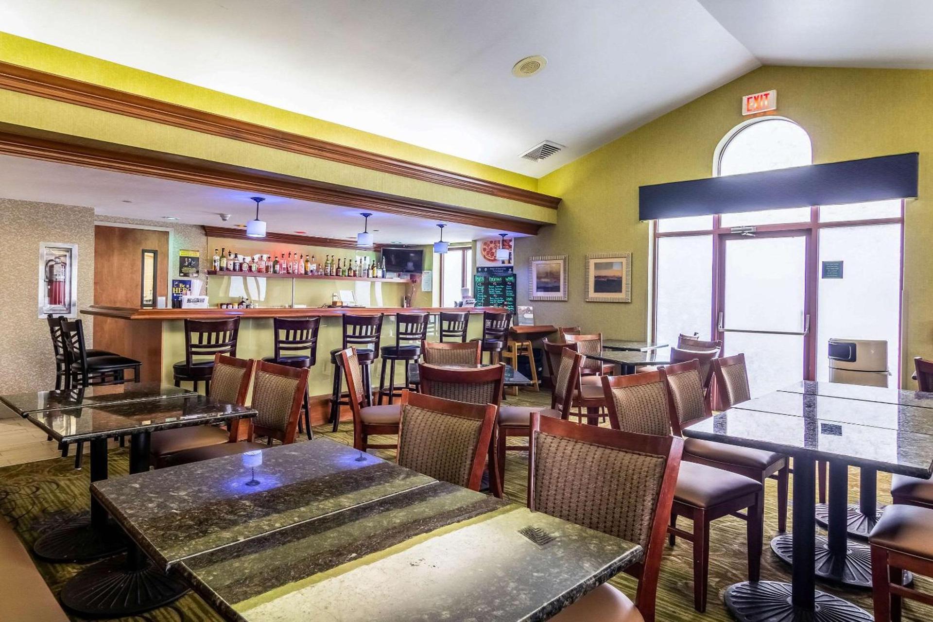 Clarion Inn Cranberry Township photo 31