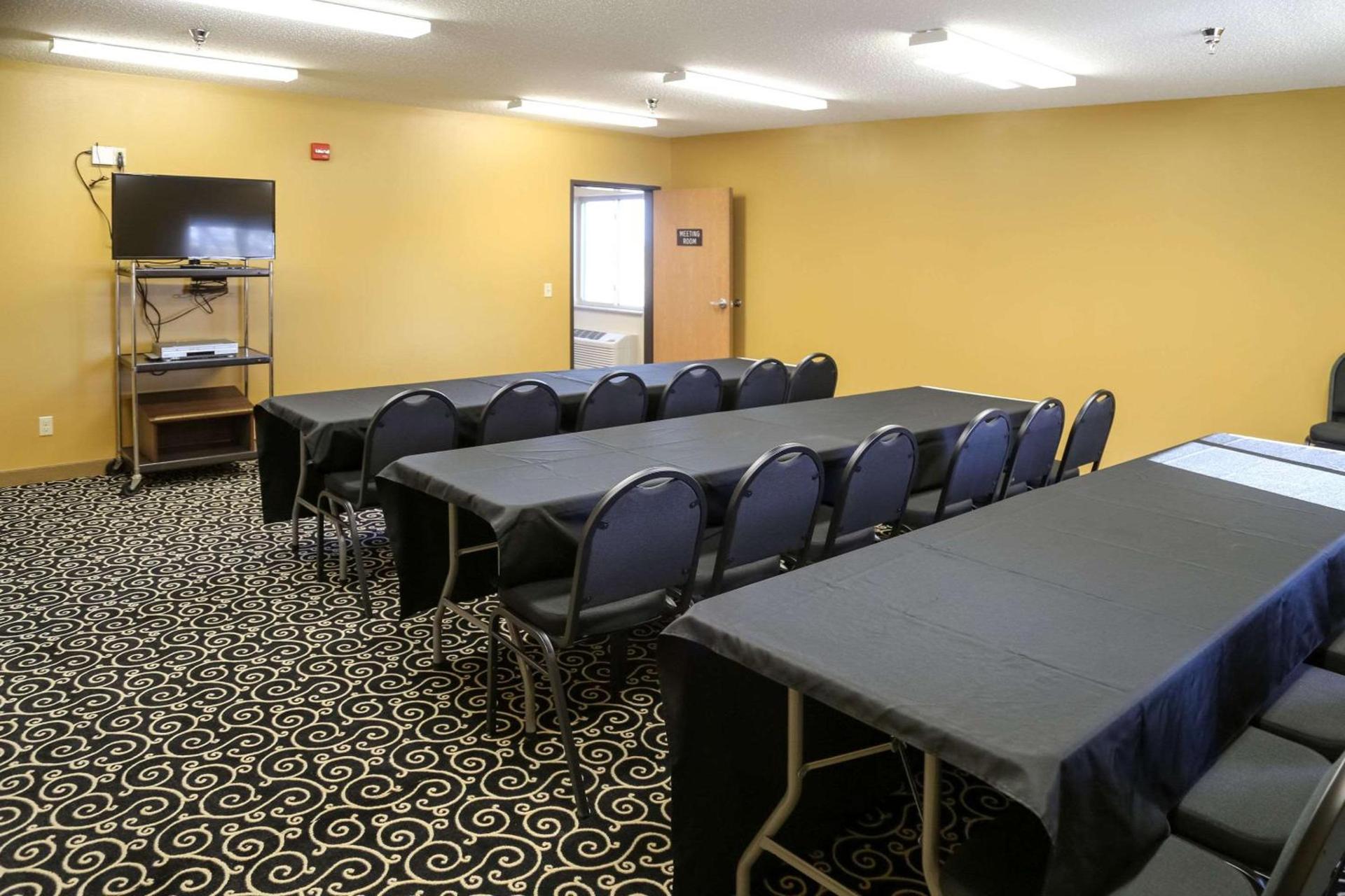 Quality Inn & Suites Watertown near Prairie Lakes Ice Arena photo 59