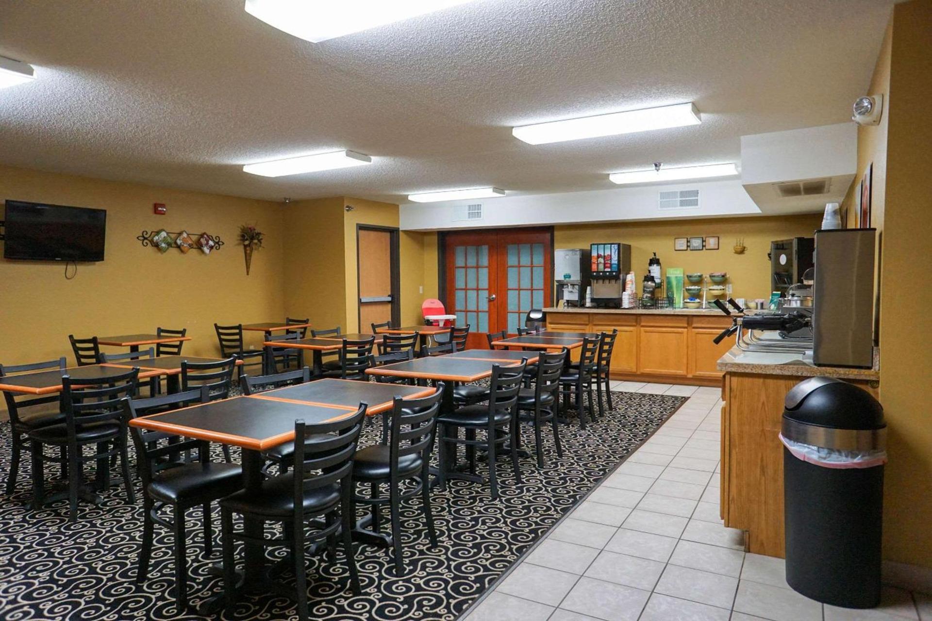 Quality Inn & Suites Watertown near Prairie Lakes Ice Arena photo 63