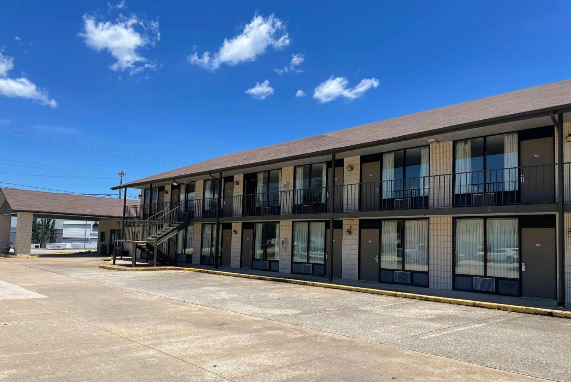 Ramada by Wyndham Branson Theatre District photo 1