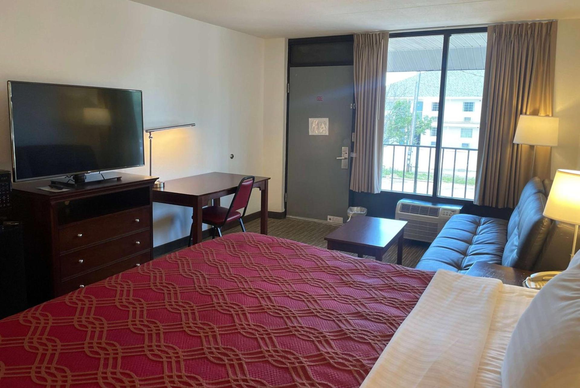 Ramada by Wyndham Branson Theatre District photo 18