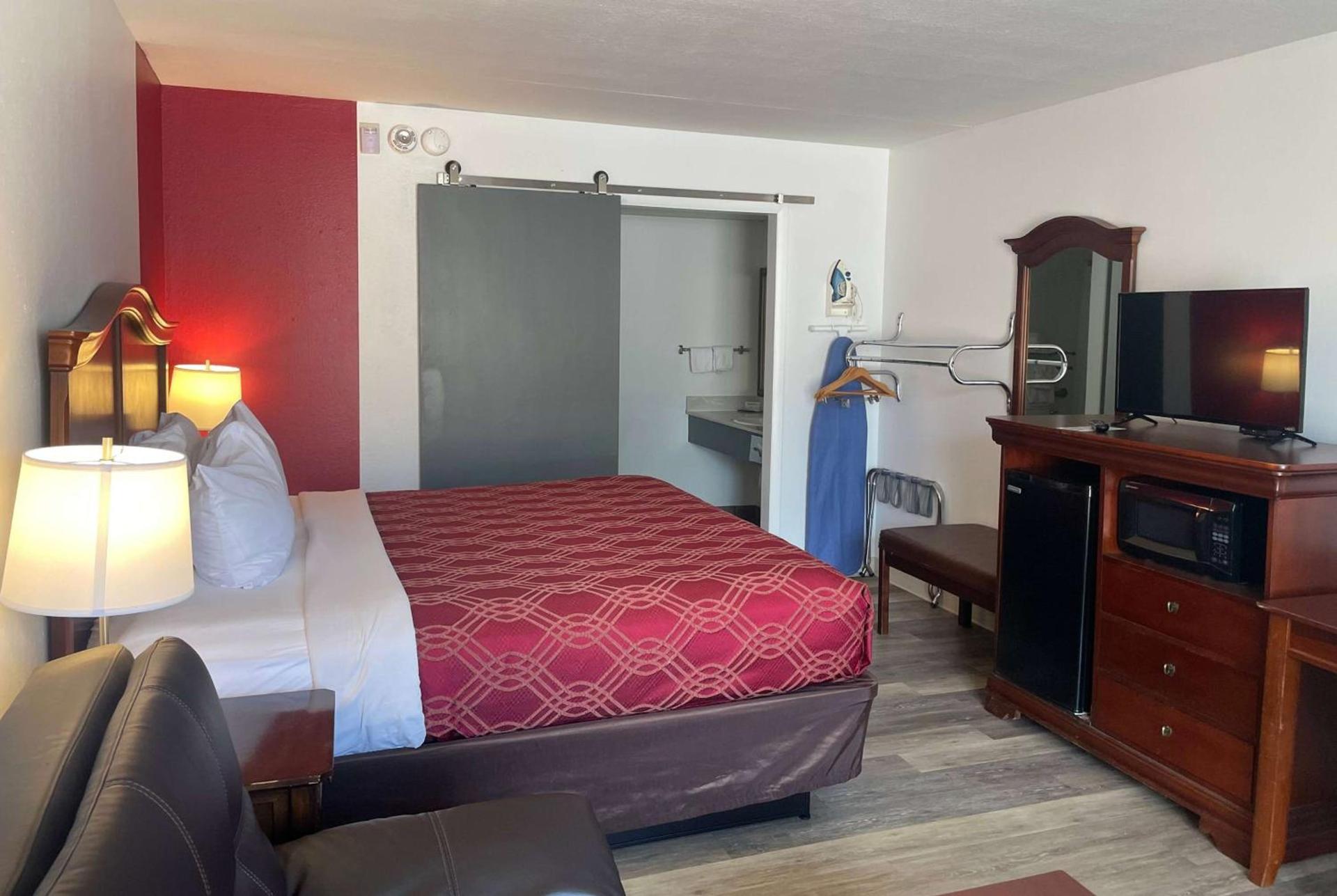 Ramada by Wyndham Branson Theatre District photo 20