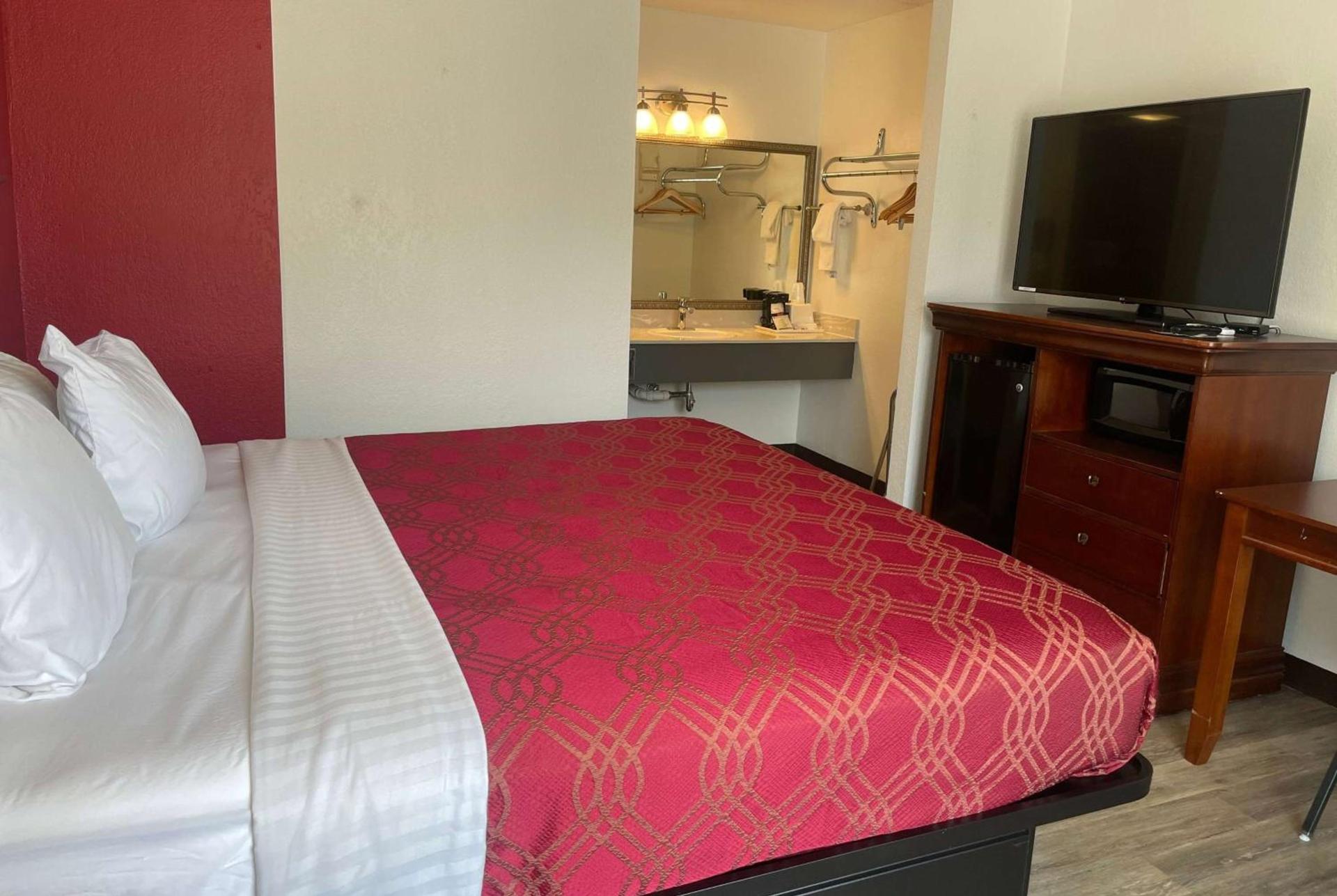 Ramada by Wyndham Branson Theatre District photo 22