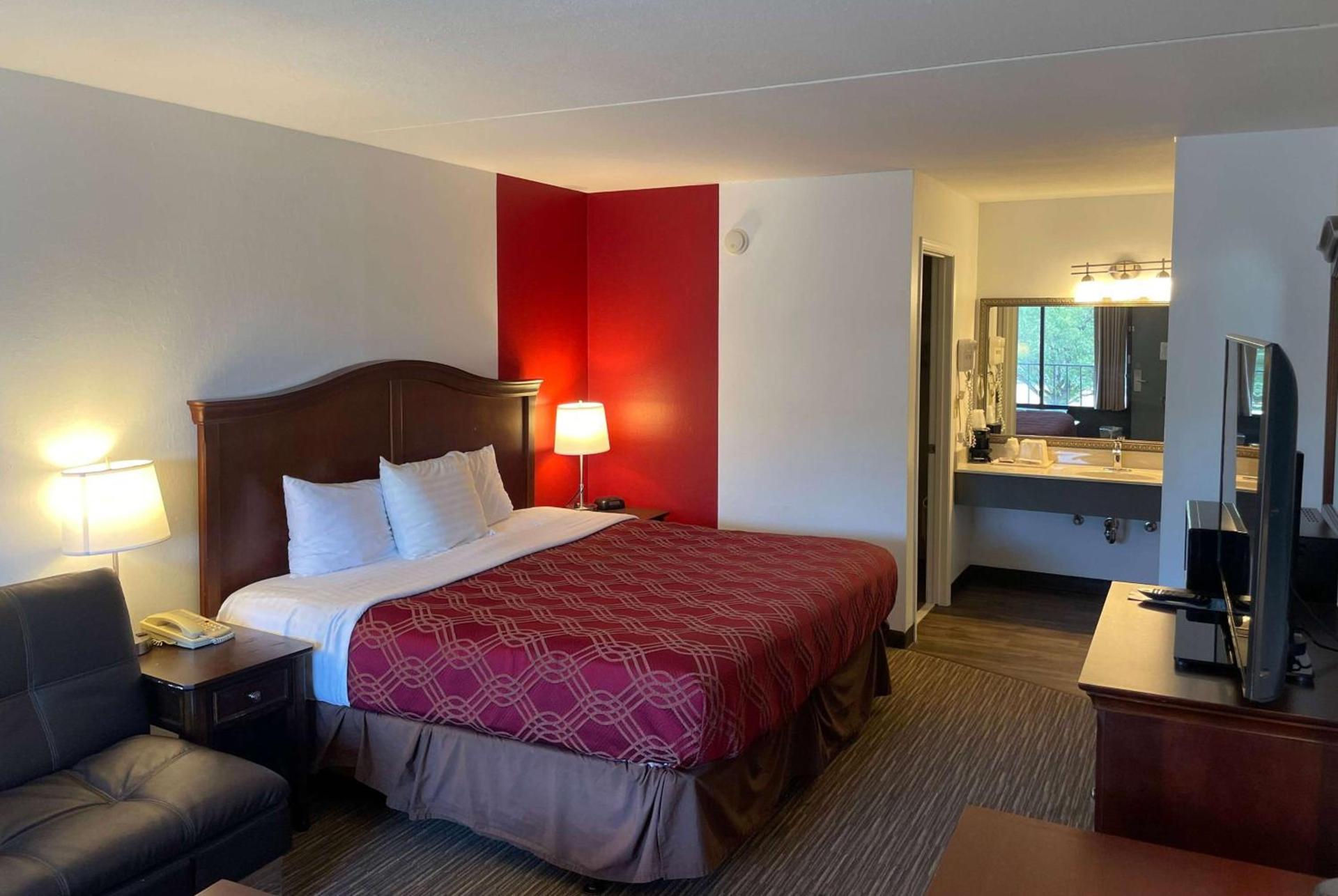 Ramada by Wyndham Branson Theatre District photo 26