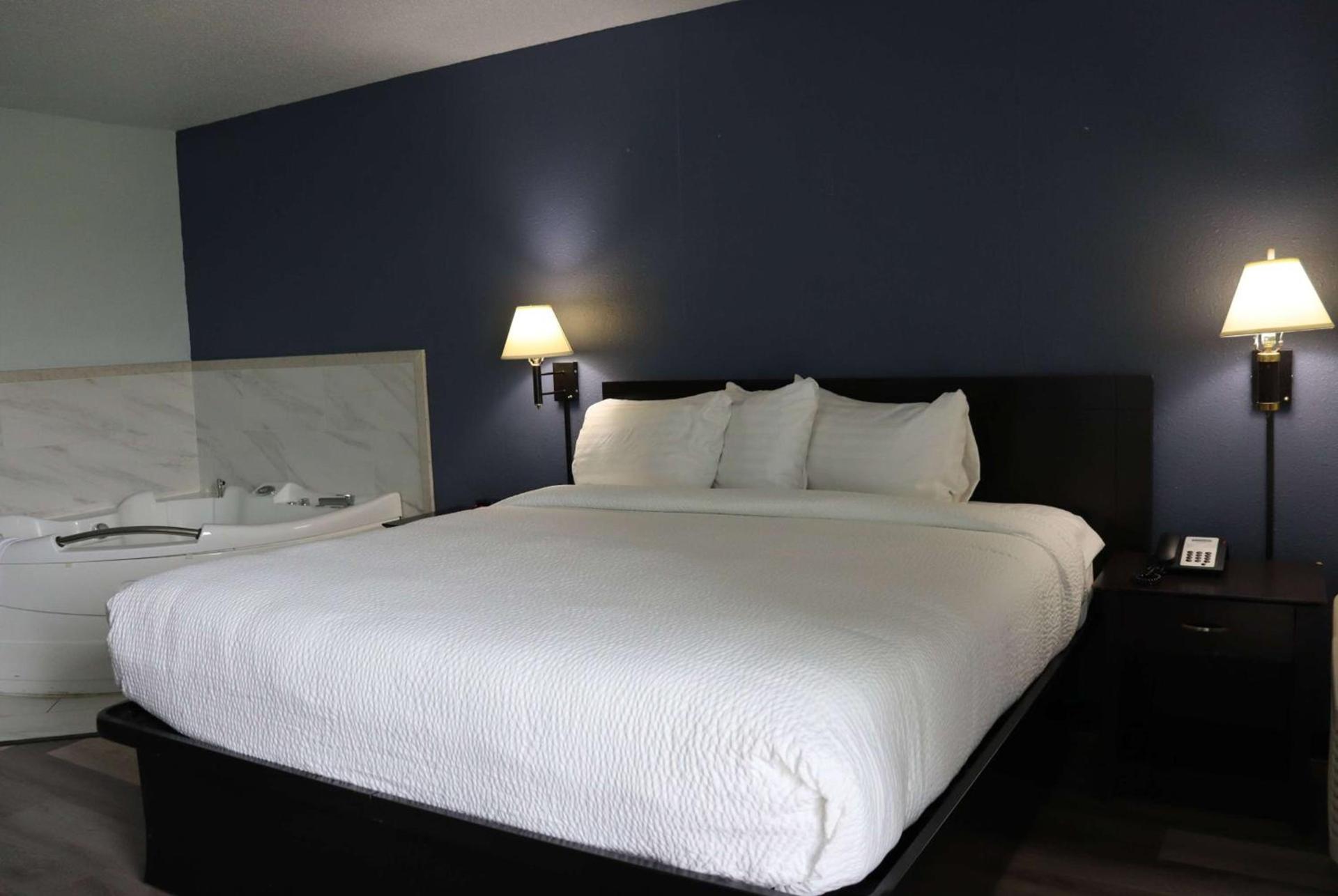 Travelodge by Wyndham Milwaukee photo 4