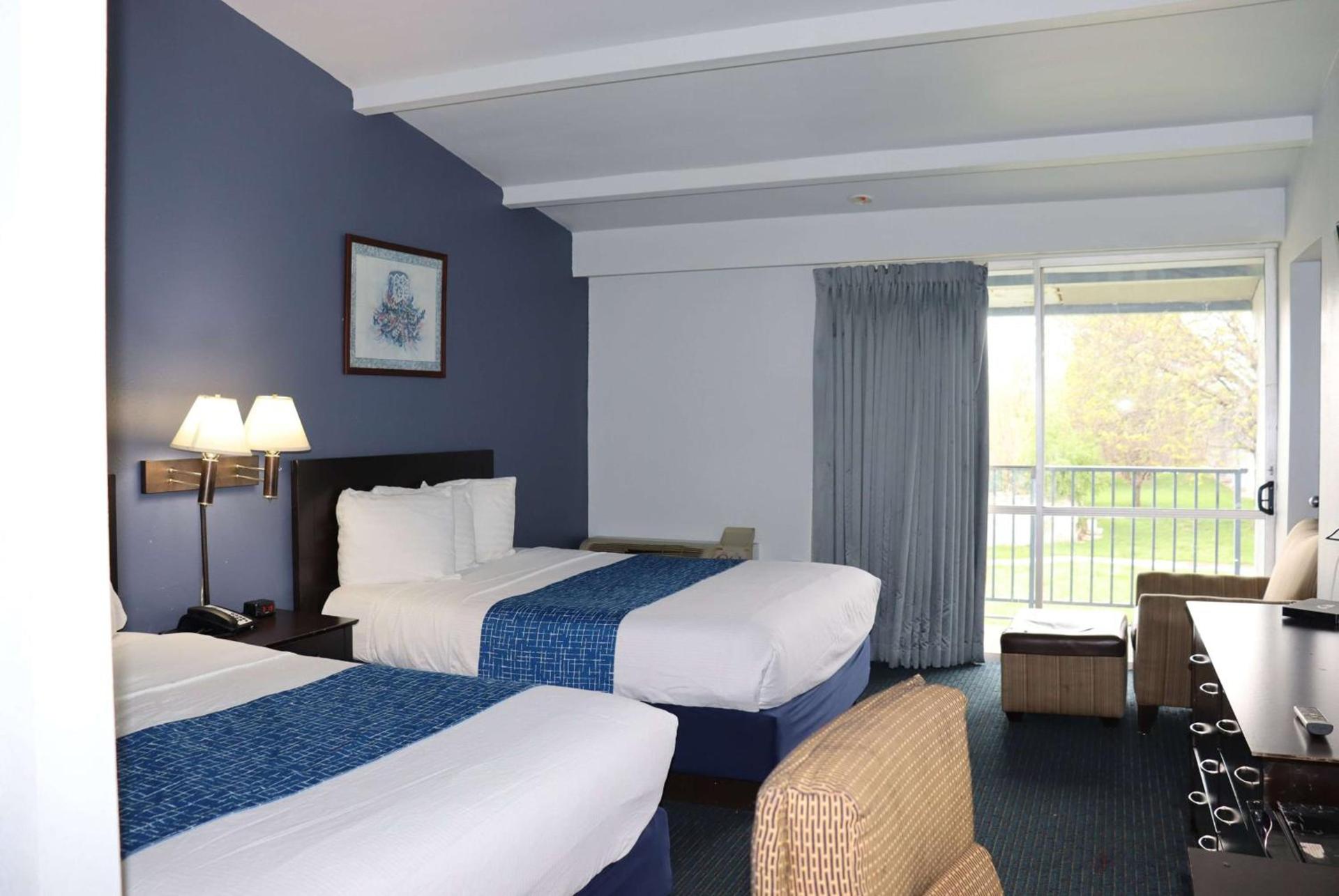 Travelodge by Wyndham Milwaukee photo 5
