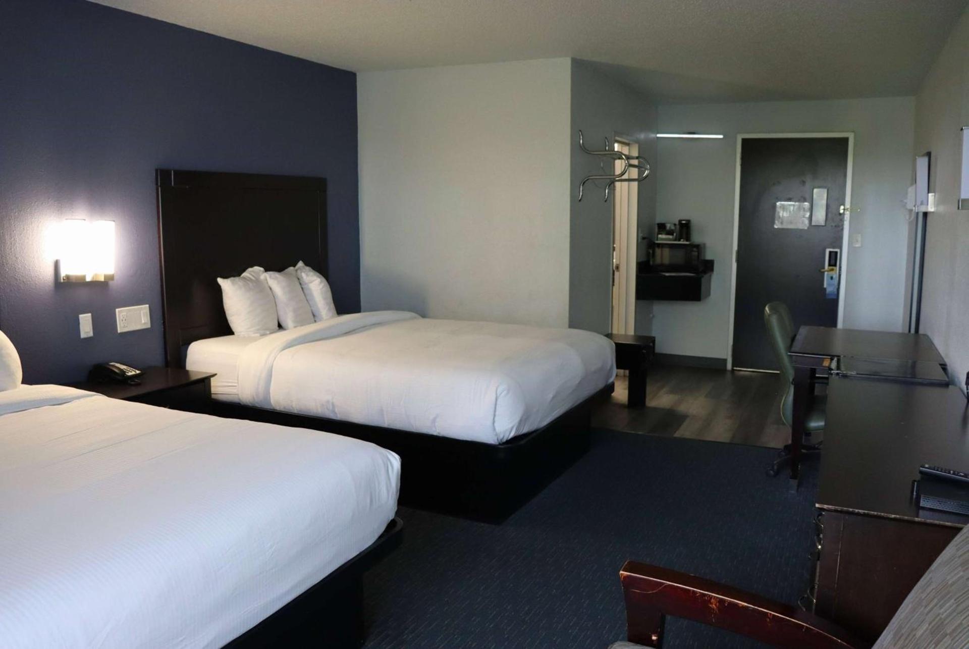 Travelodge by Wyndham Milwaukee photo 6