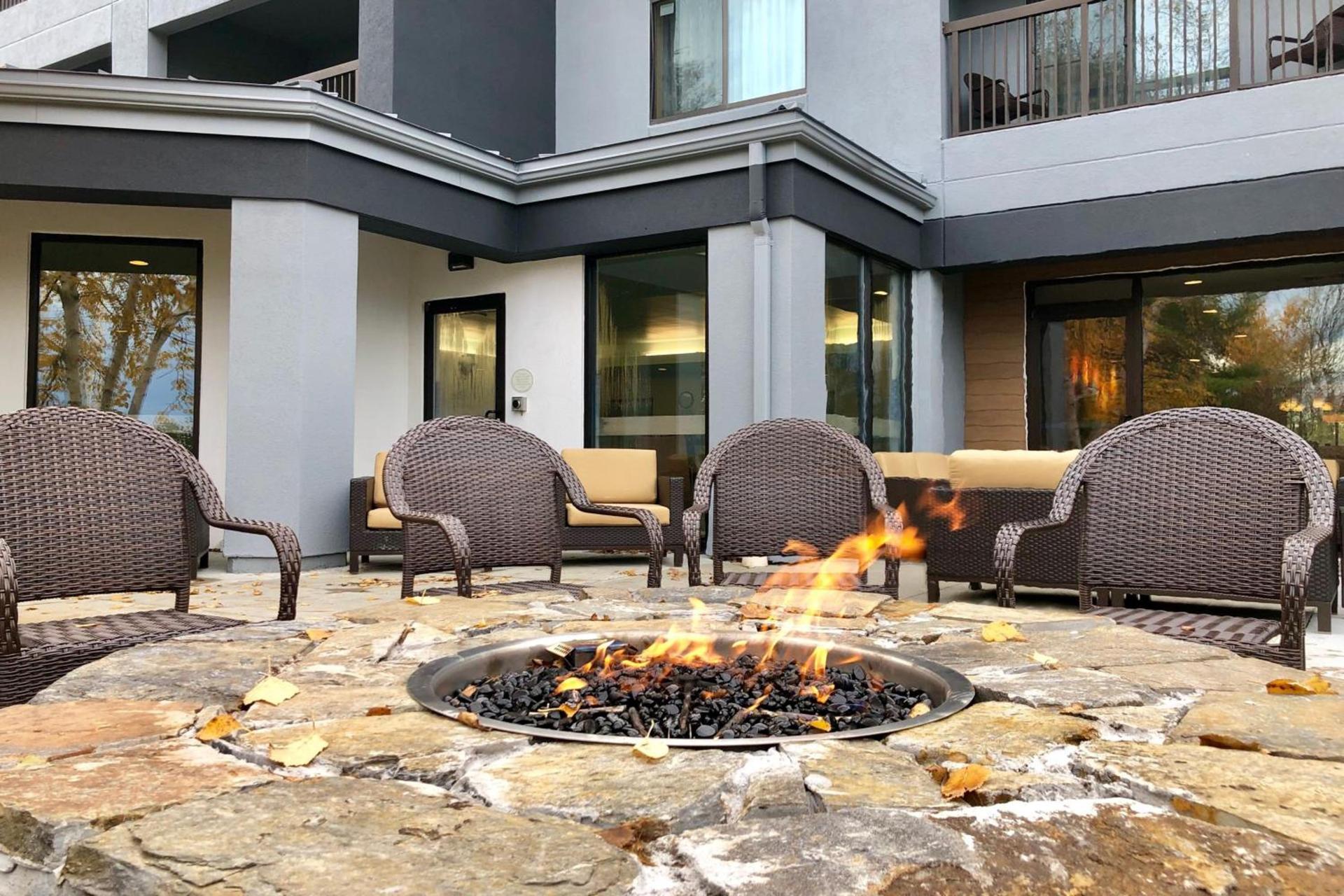 Courtyard Burlington Williston photo 62