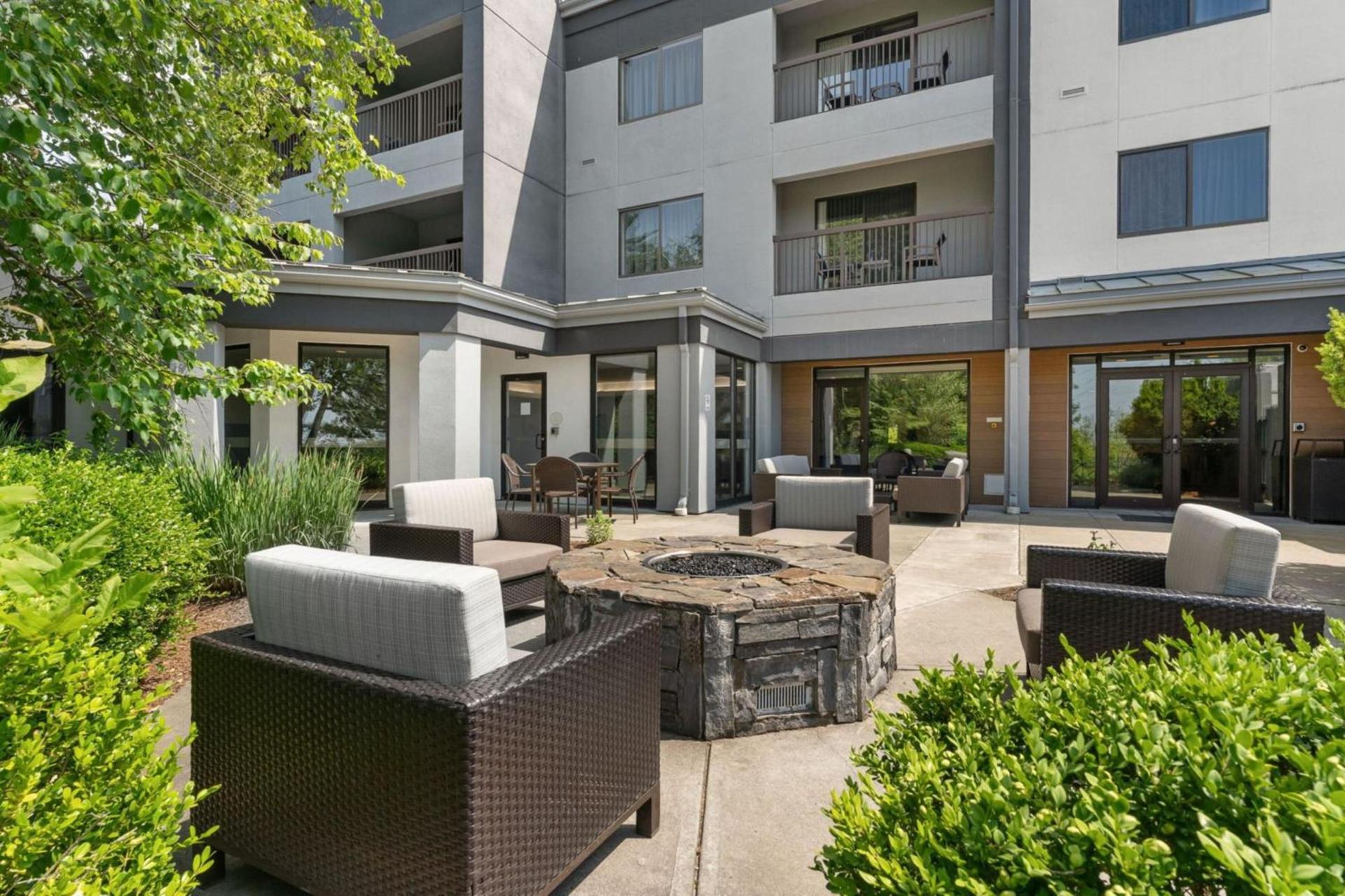 Courtyard Burlington Williston photo 66