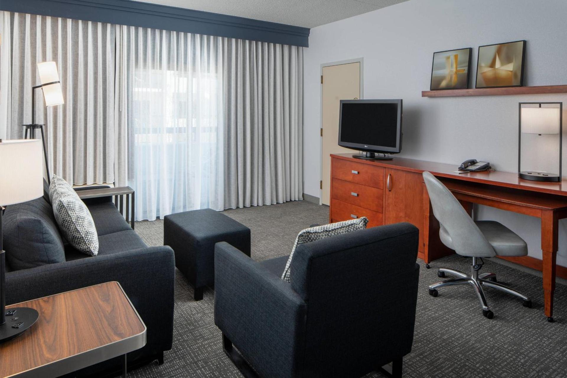 Courtyard by Marriott Dulles Airport Herndon/Reston photo 9