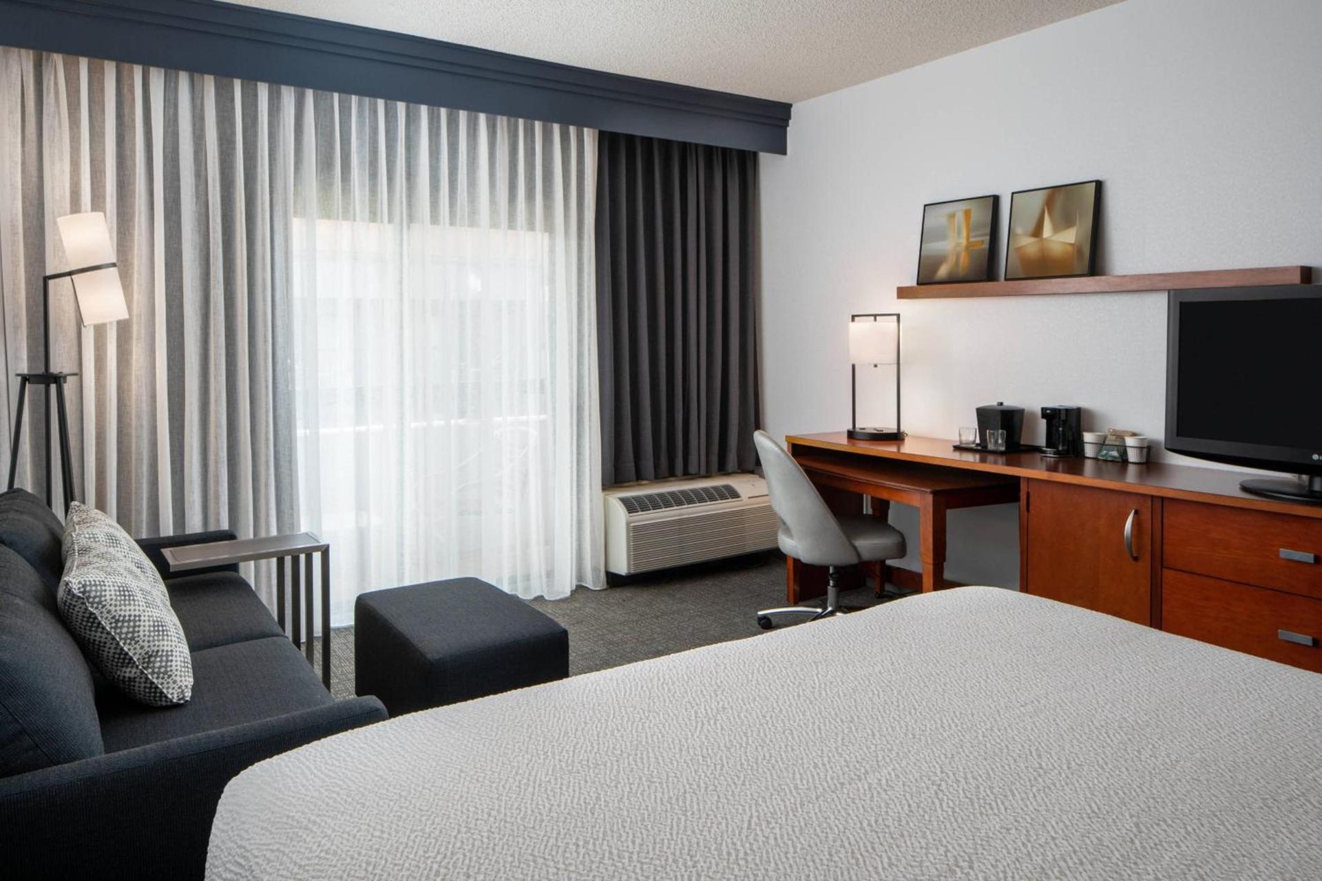 Courtyard by Marriott Dulles Airport Herndon/Reston photo 10