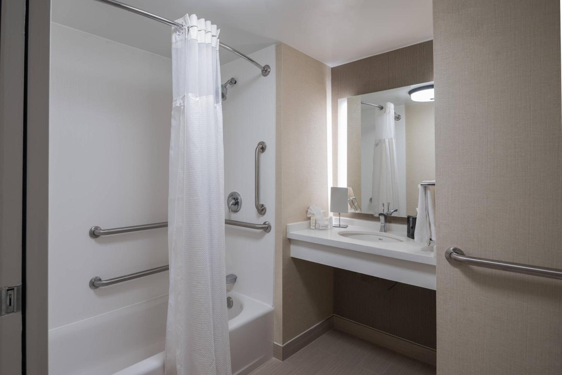 Courtyard by Marriott Charleston Historic District photo 14