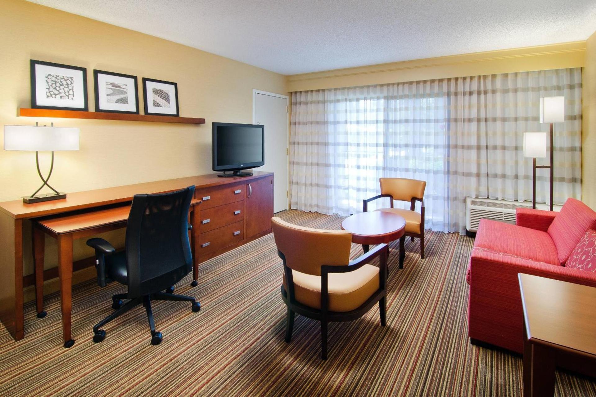 Courtyard Irvine John Wayne Airport/Orange County photo 9