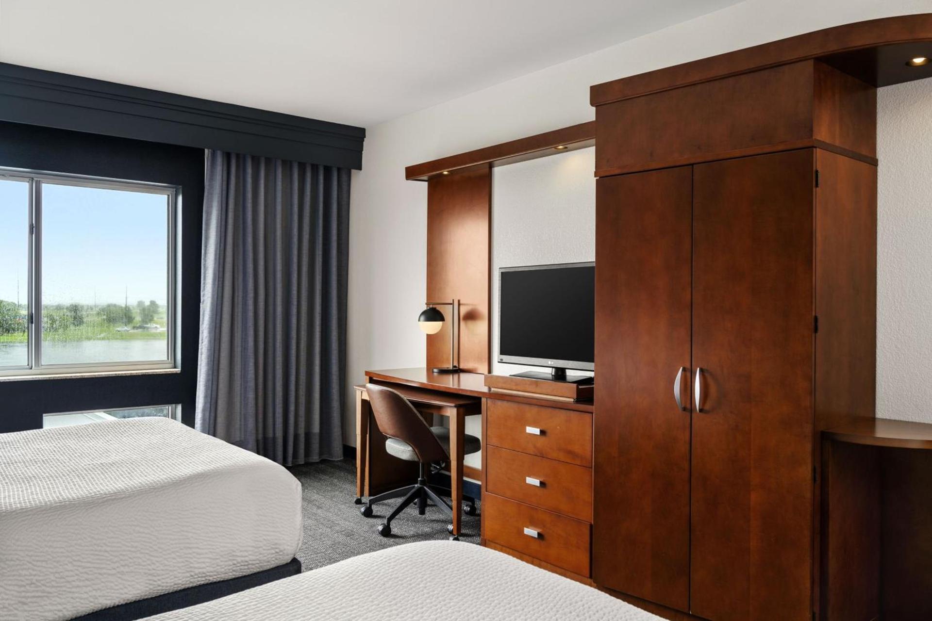 Courtyard by Marriott Evansville East photo 38