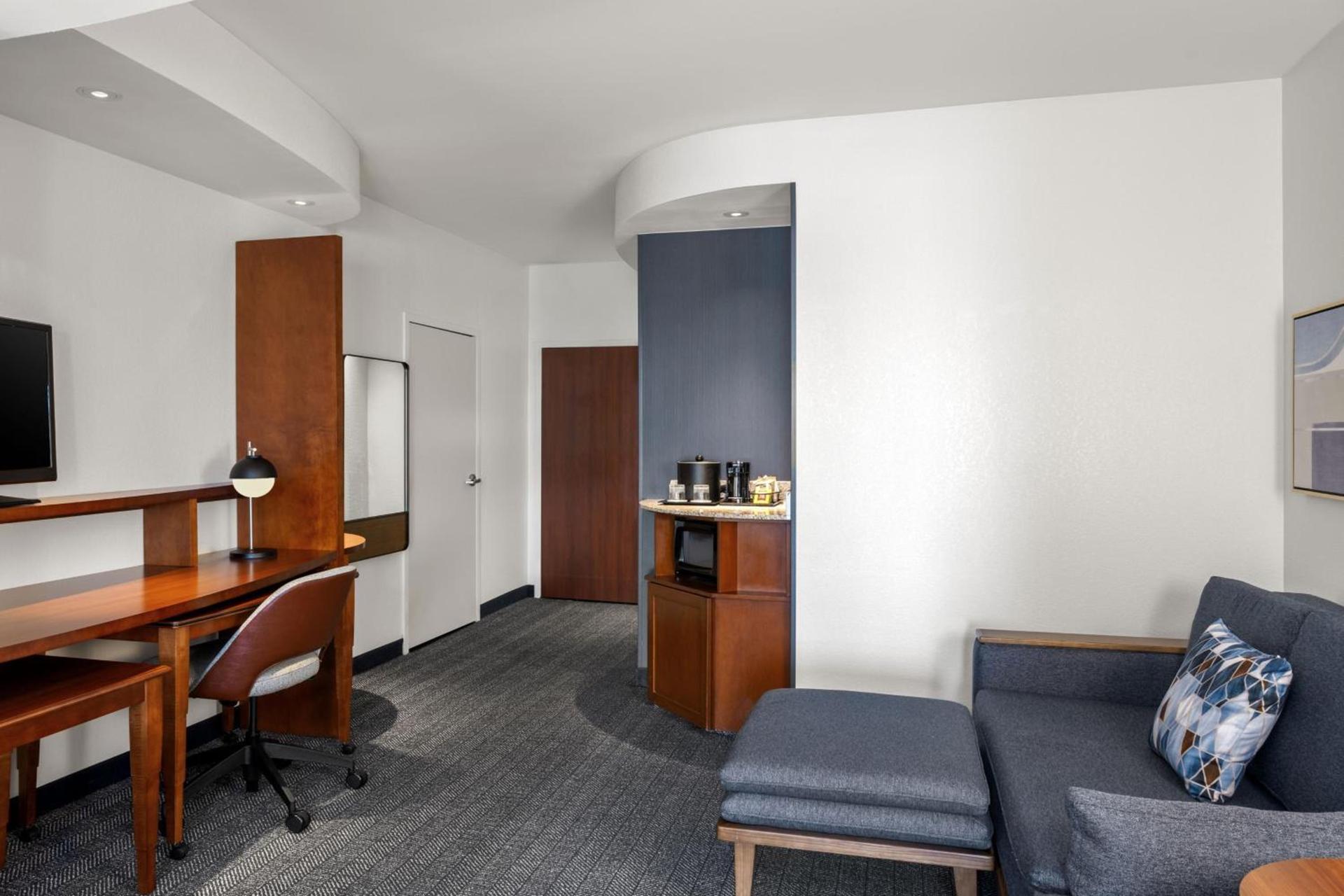 Courtyard by Marriott Evansville East photo 42