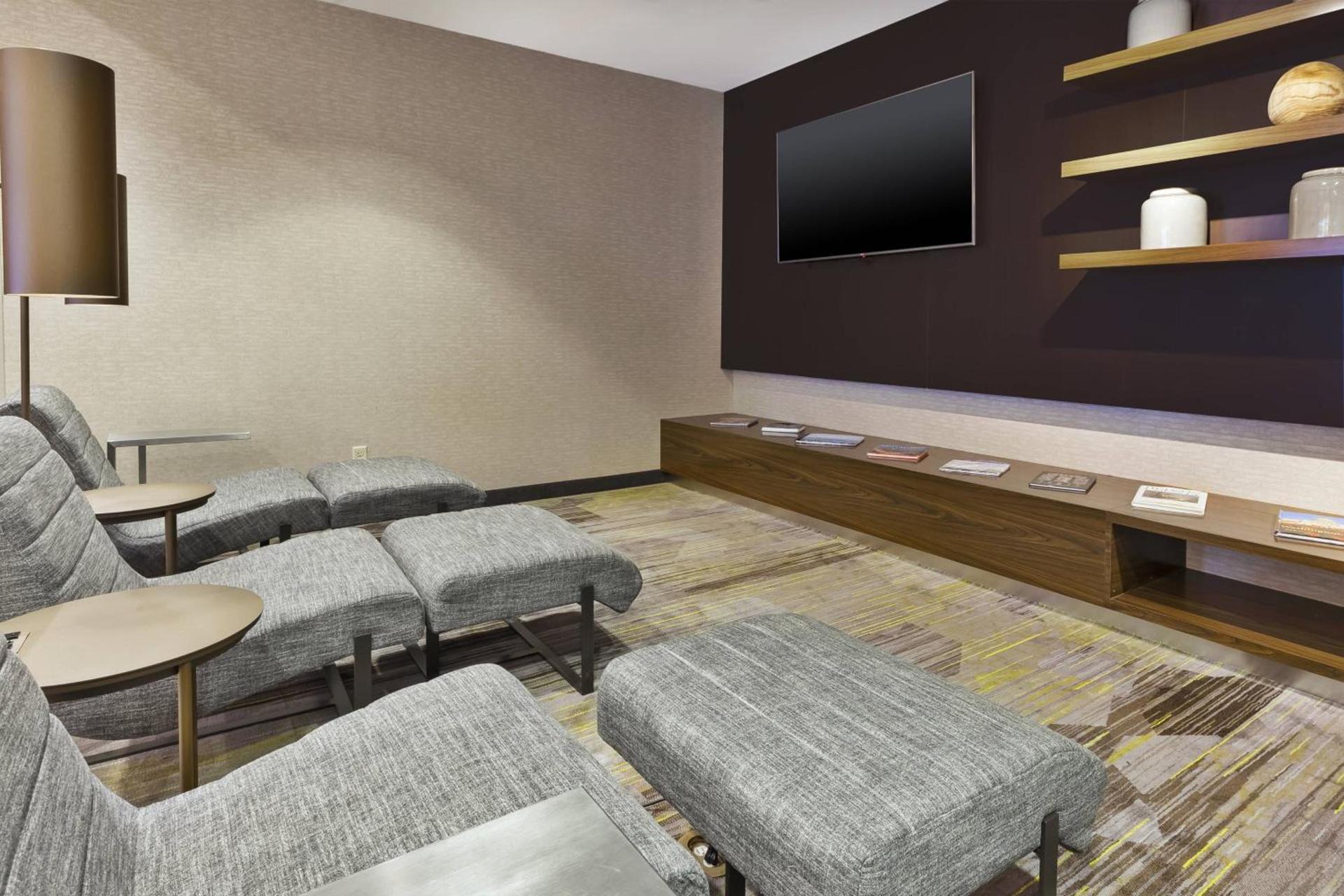 Courtyard by Marriott Secaucus Meadowlands photo 18