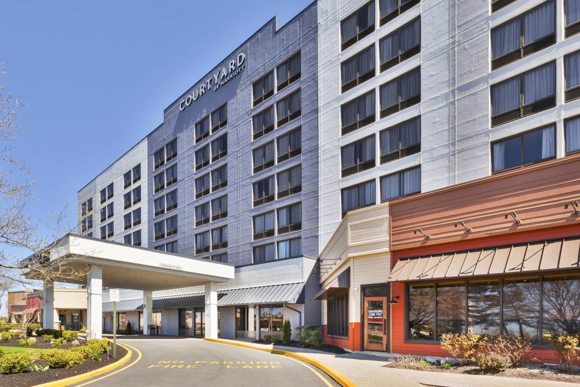 Courtyard by Marriott Secaucus Meadowlands photo 2