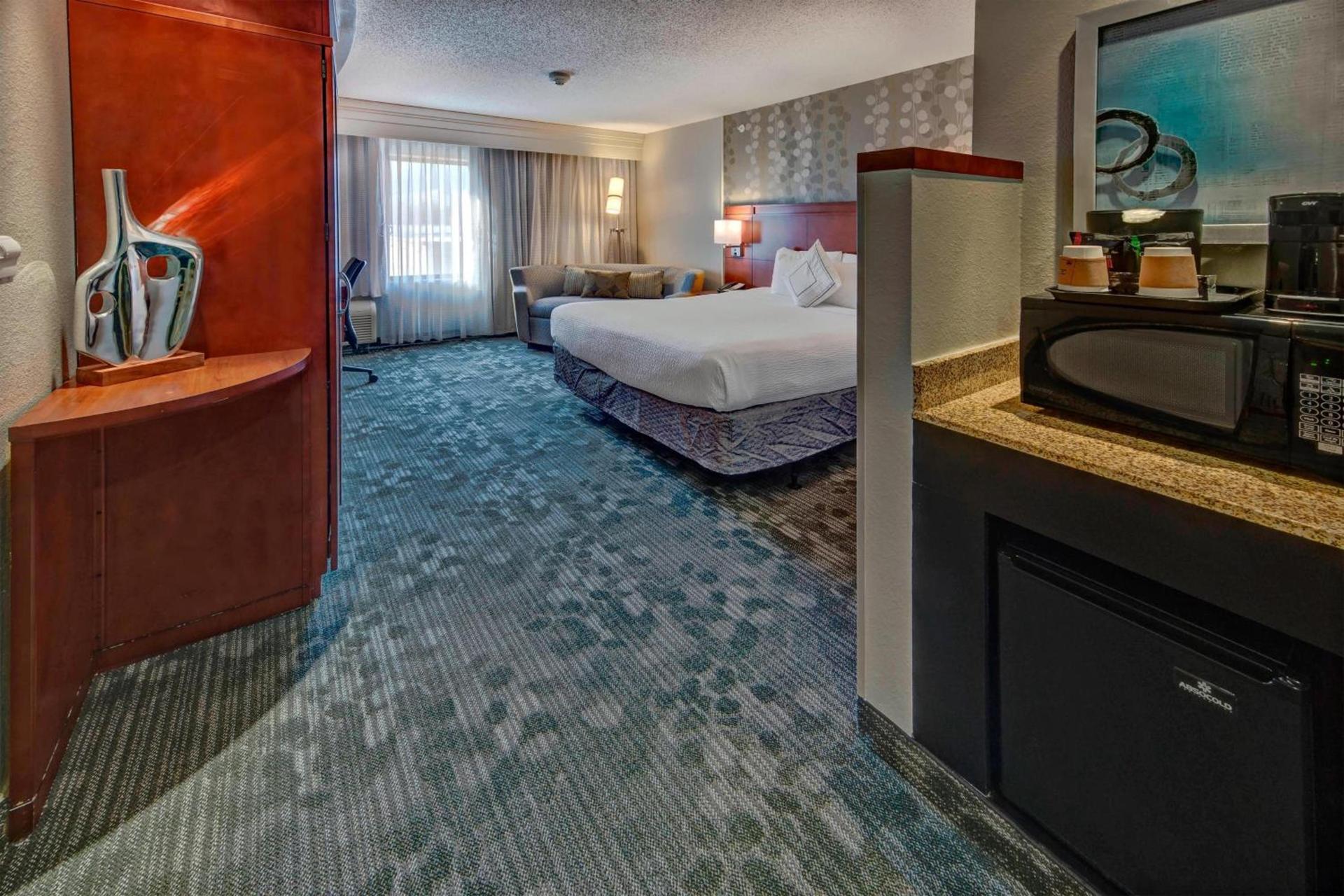 Courtyard by Marriott Alexandria photo 9