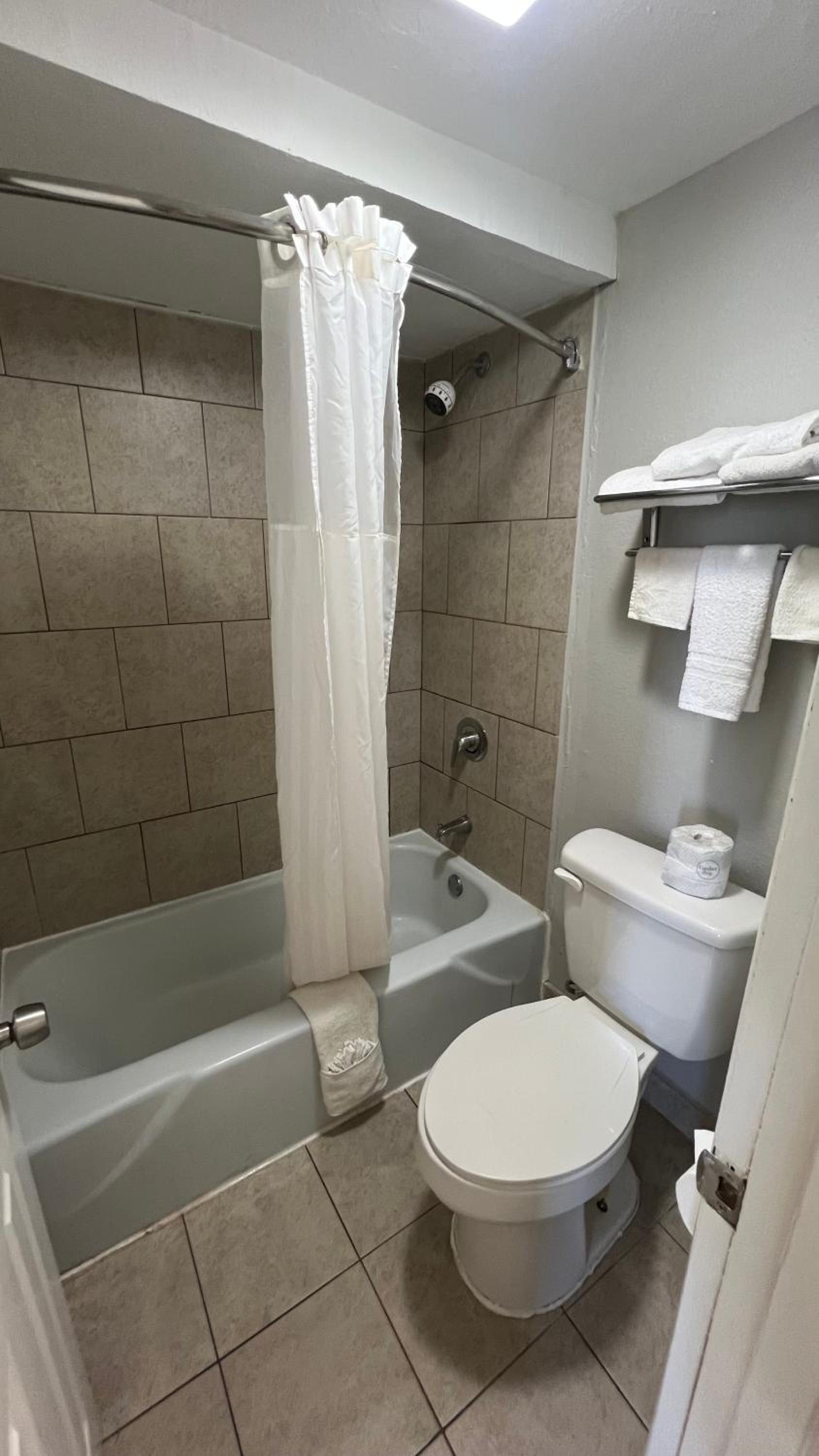 Regency Inn photo 2