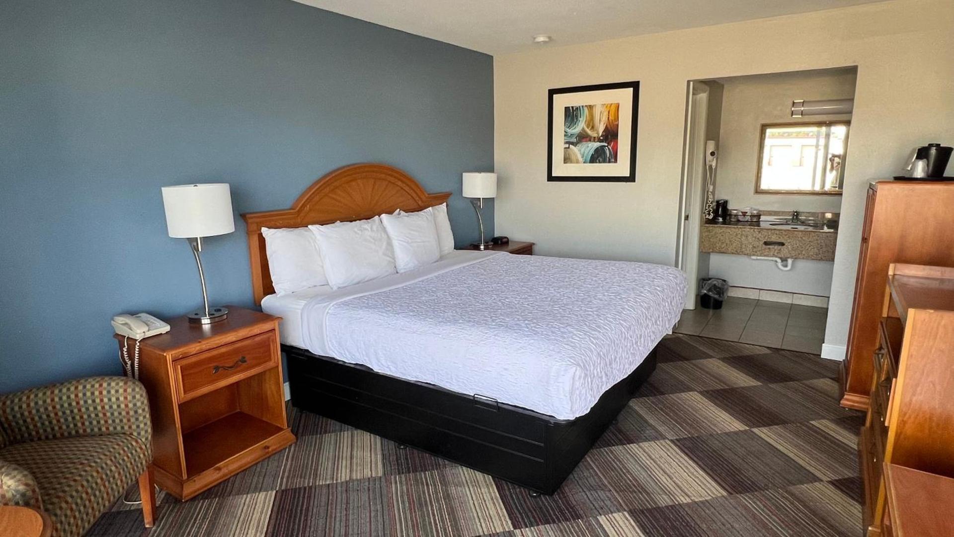 Regency Inn photo 5