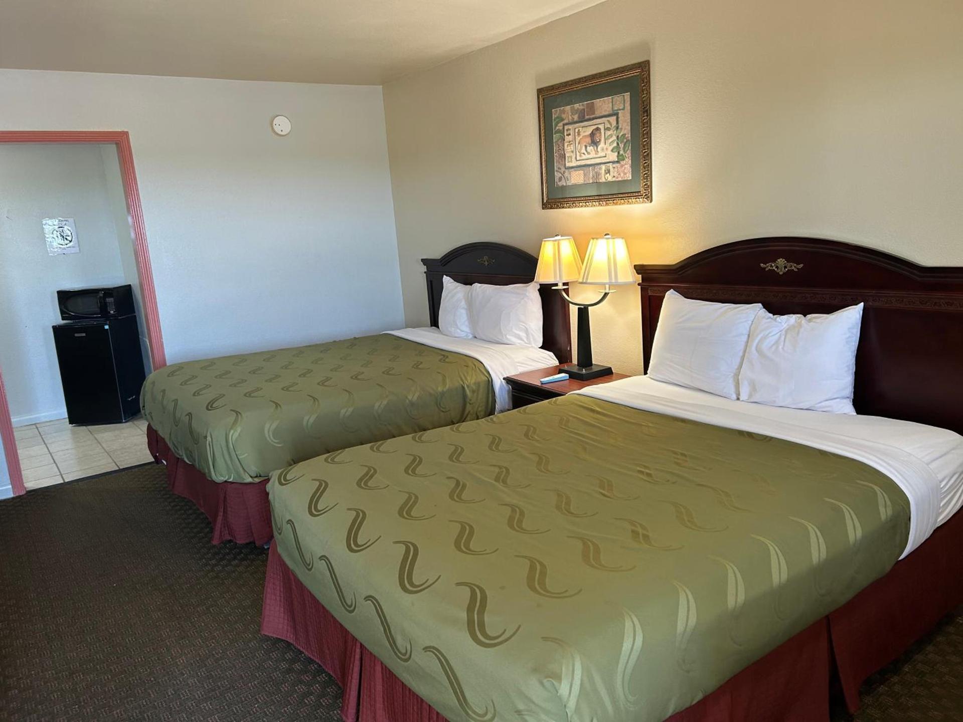 Howards Inn Motel photo 7