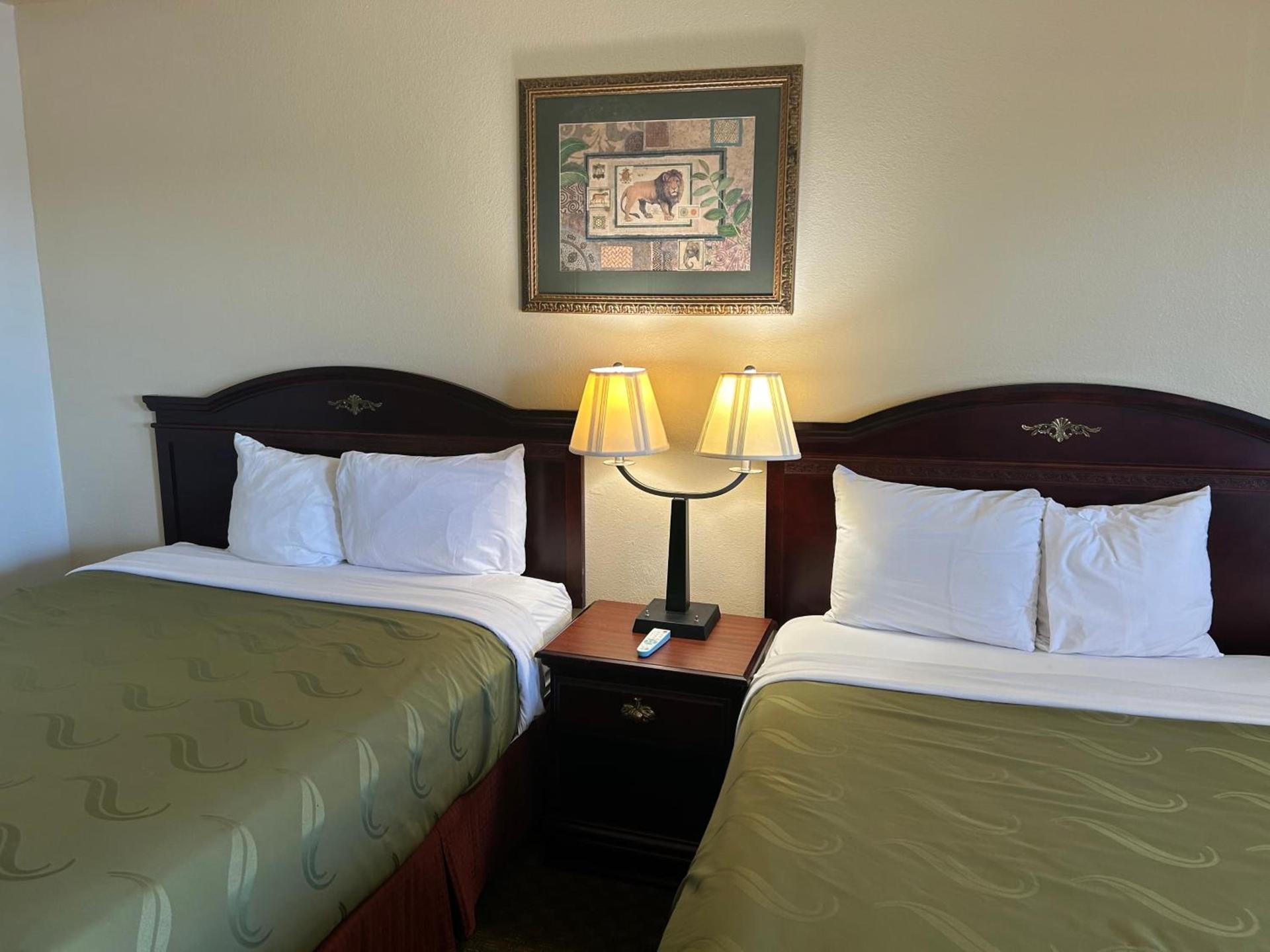 Howards Inn Motel photo 11