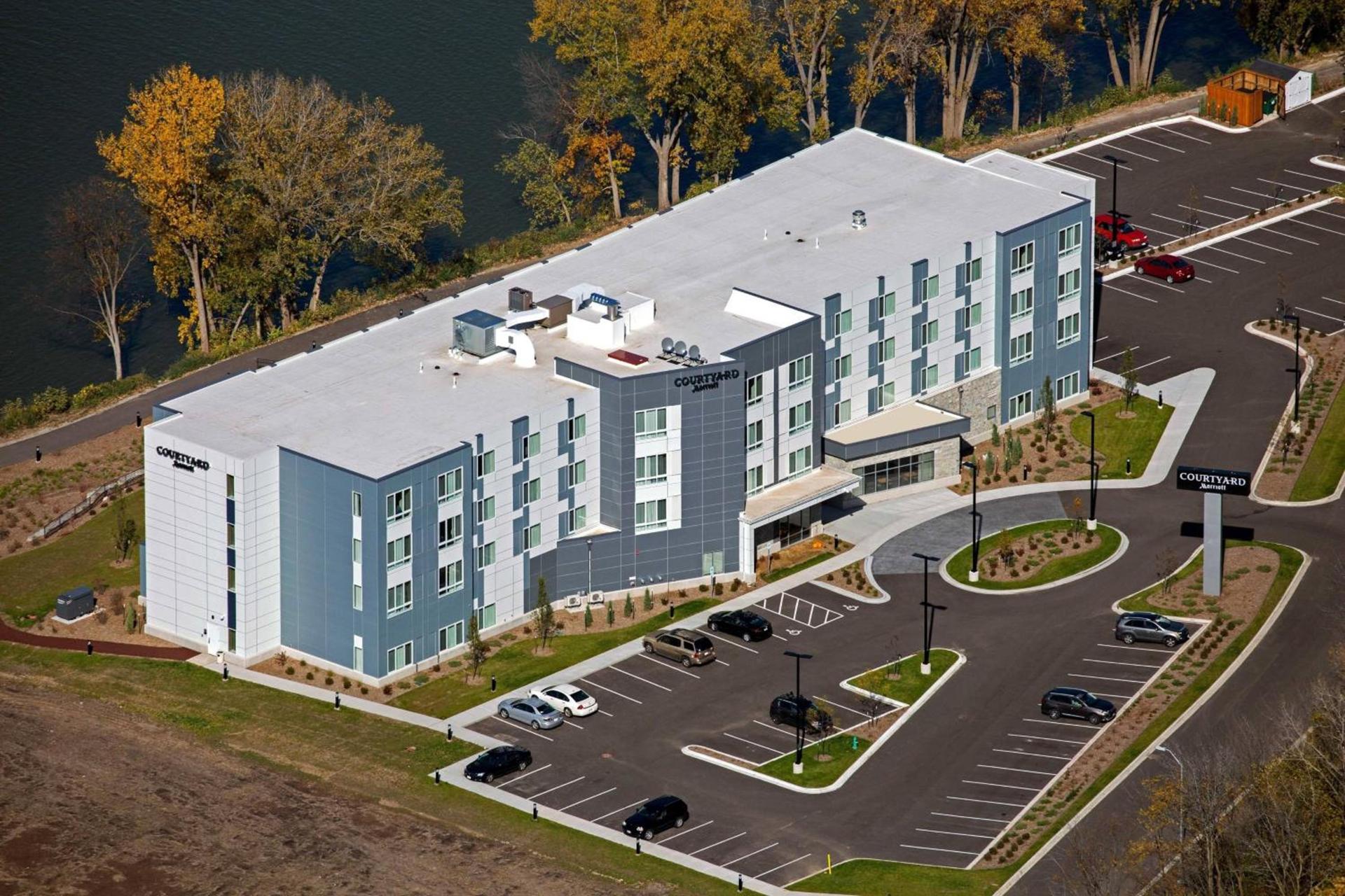 Courtyard by Marriott Appleton Riverfront photo 2