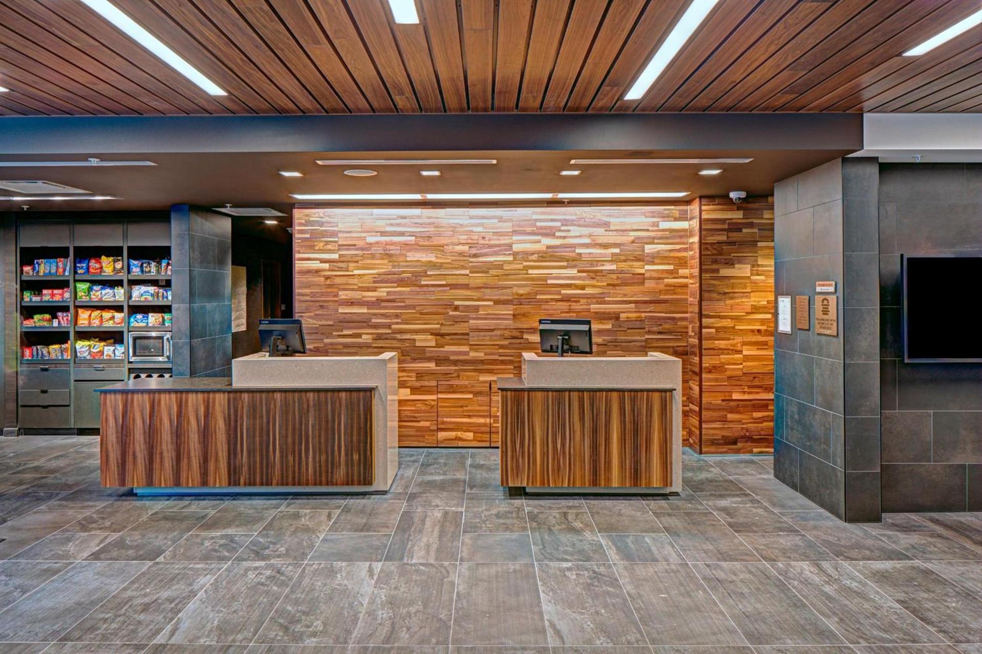 Courtyard by Marriott Appleton Riverfront photo 3