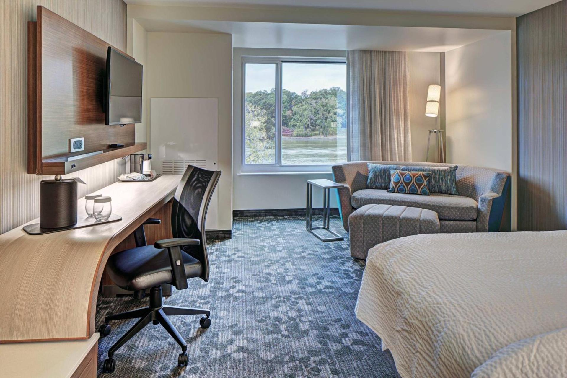 Courtyard by Marriott Appleton Riverfront photo 10